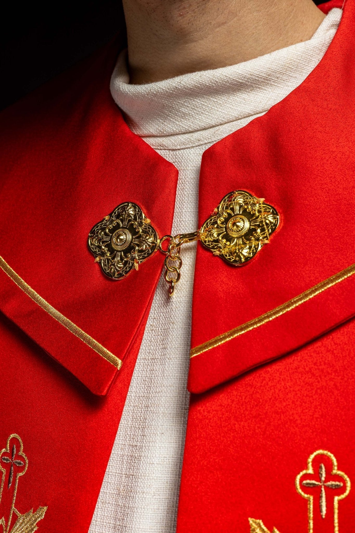 Cape eucharistique monogramme IHS Roug KKP/023/02/20 145cm - CHASUBLES.FR