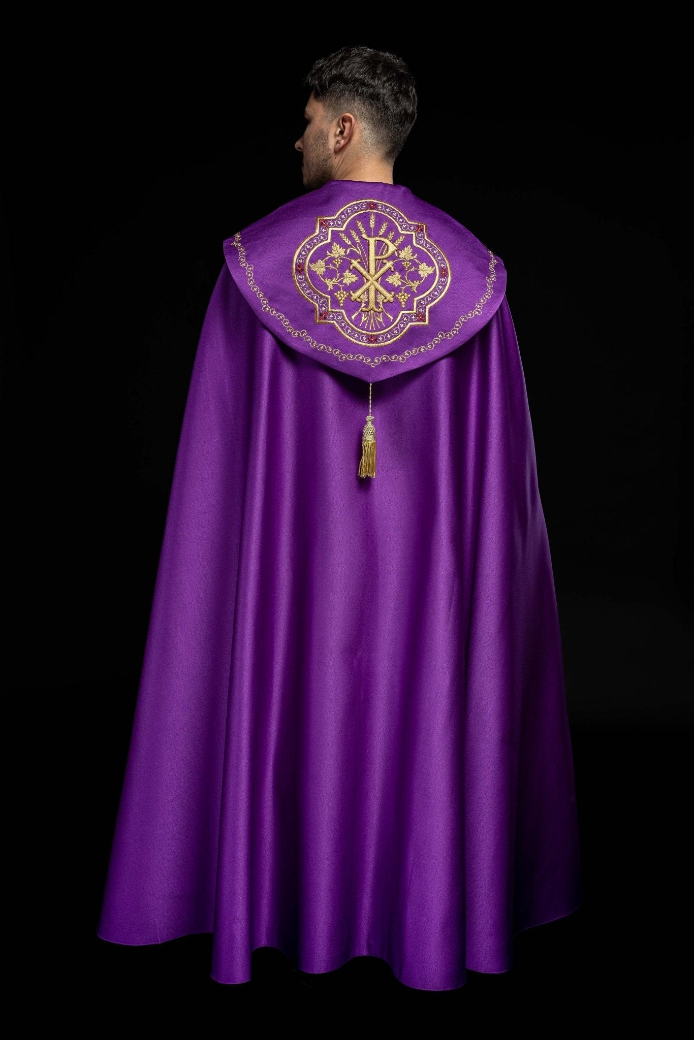 Cape eucharistique monogramme PX en violet KKP/014/03/20 FIOLETOWA SAT.POMPON 145cm - CHASUBLES.FR