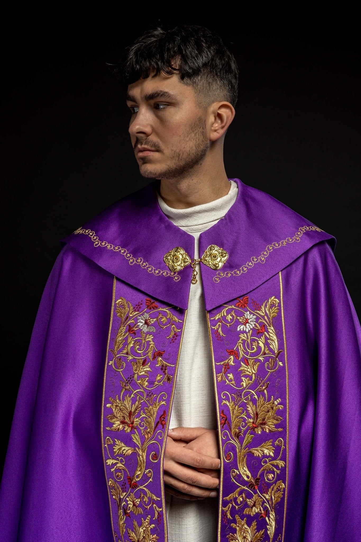 Cape eucharistique monogramme PX en violet KKP/014/03/20 FIOLETOWA SAT.POMPON 145cm - CHASUBLES.FR