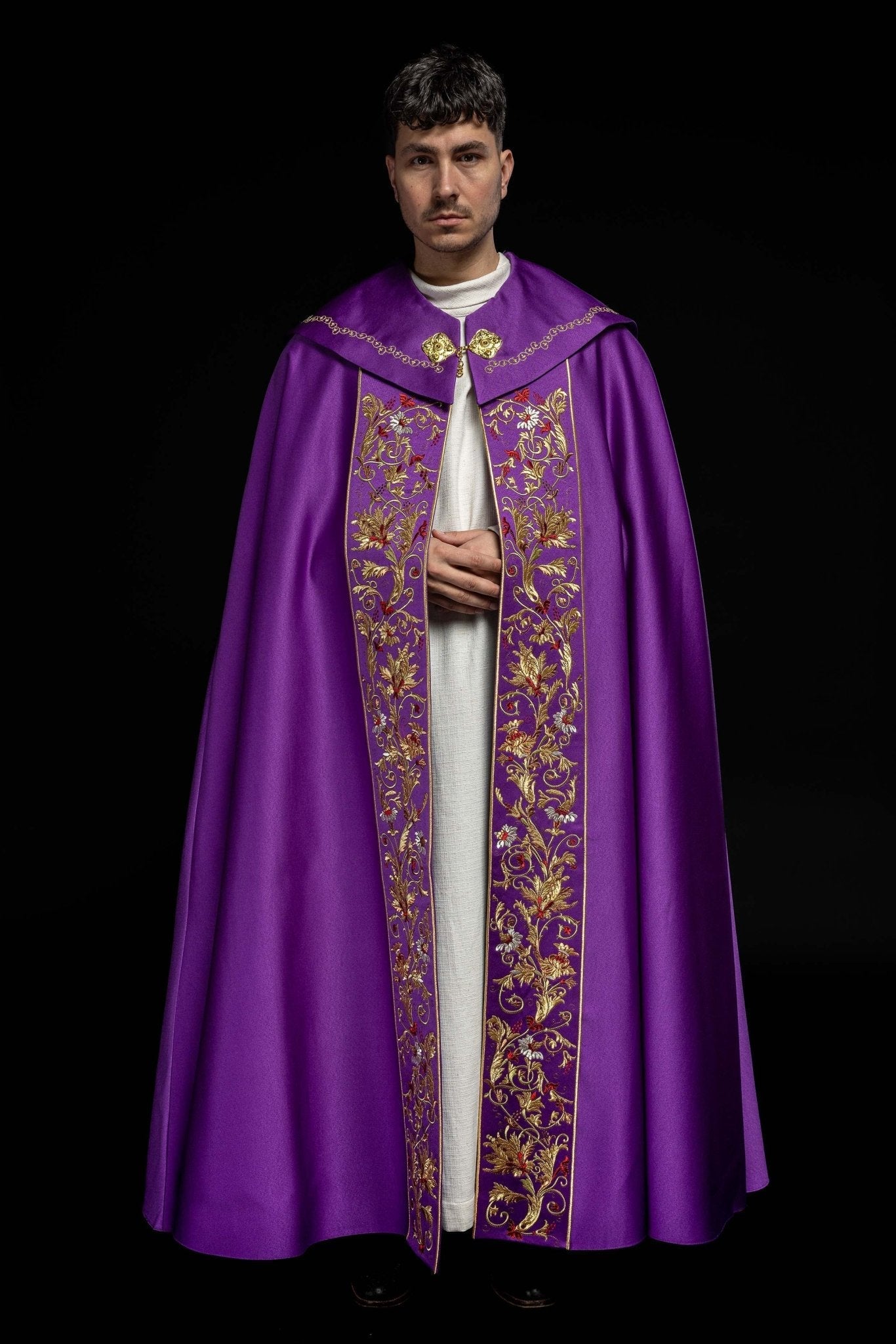 Cape eucharistique monogramme PX en violet KKP/014/03/20 FIOLETOWA SAT.POMPON 145cm - CHASUBLES.FR