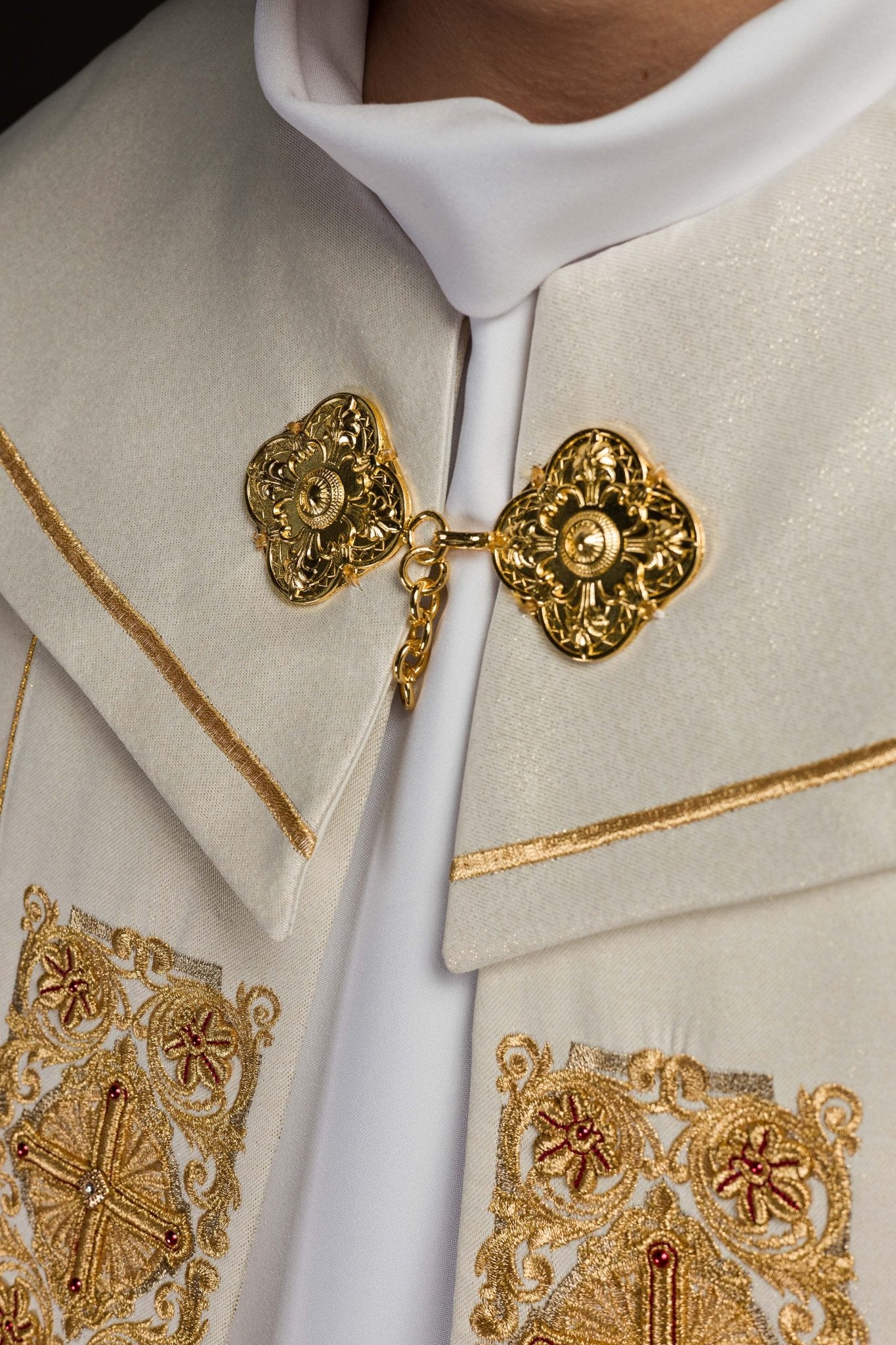 Cape liturgique avec ceinture richement décorée LE/3010/05 150cm - CHASUBLES.FR