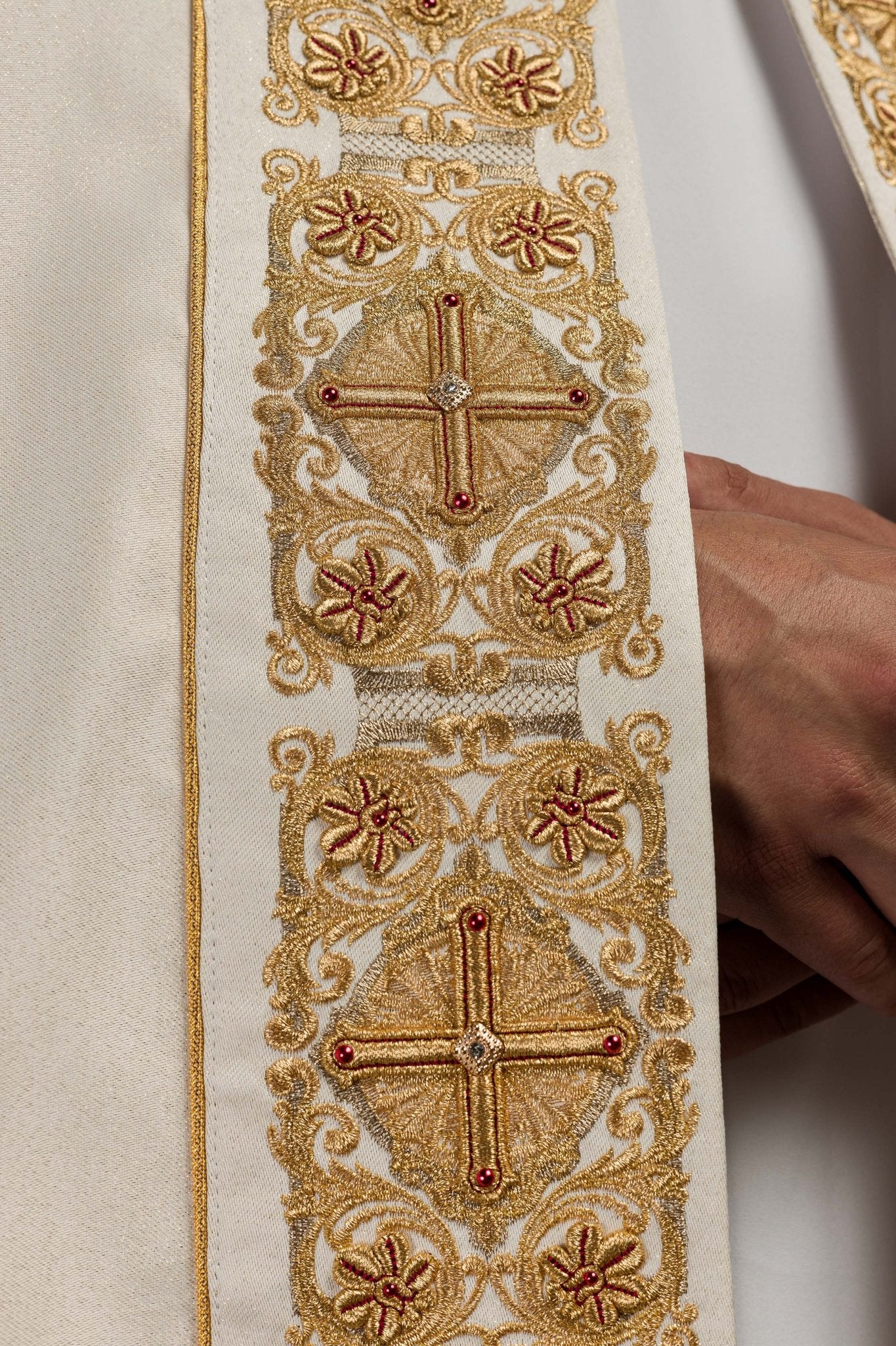 Cape liturgique avec ceinture richement décorée LE/3010/05 150cm - CHASUBLES.FR