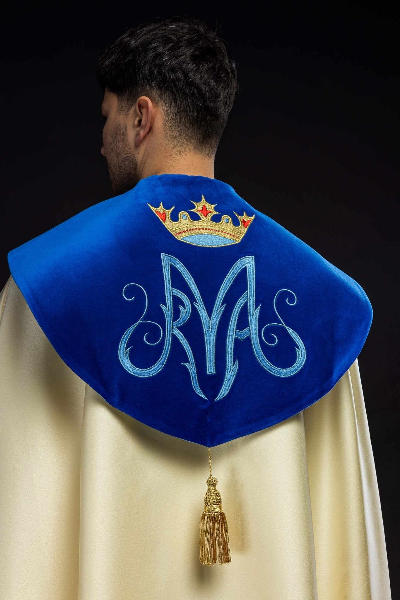 Cape mariale brodée avec velours écru KKP/127/05/20/PA ECRU SAT. POMPON 145cm - CHASUBLES.FR