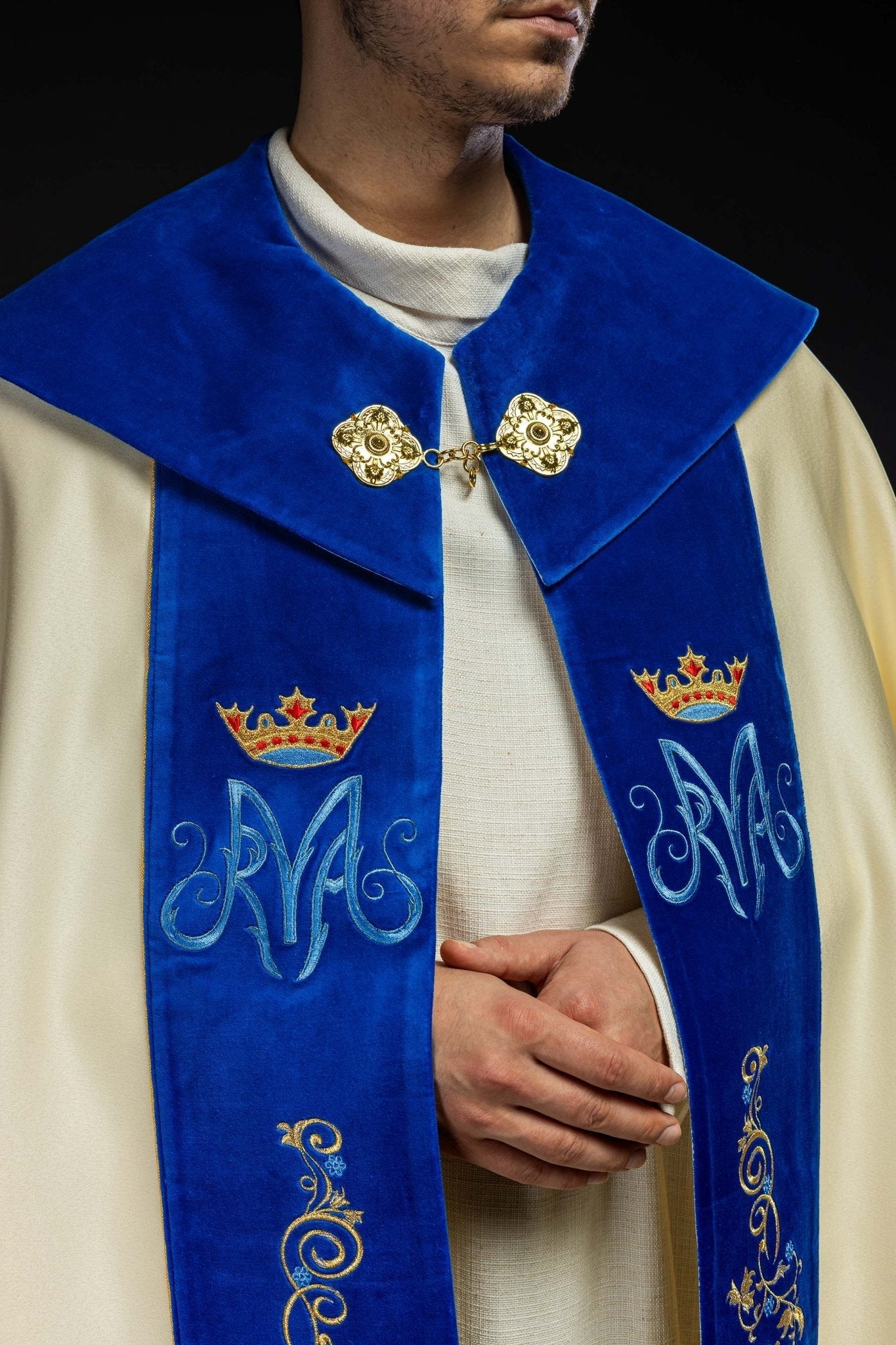 Cape mariale brodée avec velours écru KKP/127/05/20/PA ECRU SAT. POMPON 145cm - CHASUBLES.FR