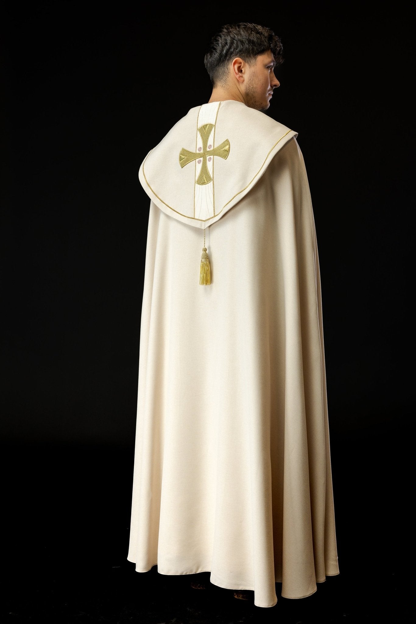 Chape avec croix dorées brodées et velours écru S - 3068 - 05 - 70 145cm - CHASUBLES.FR