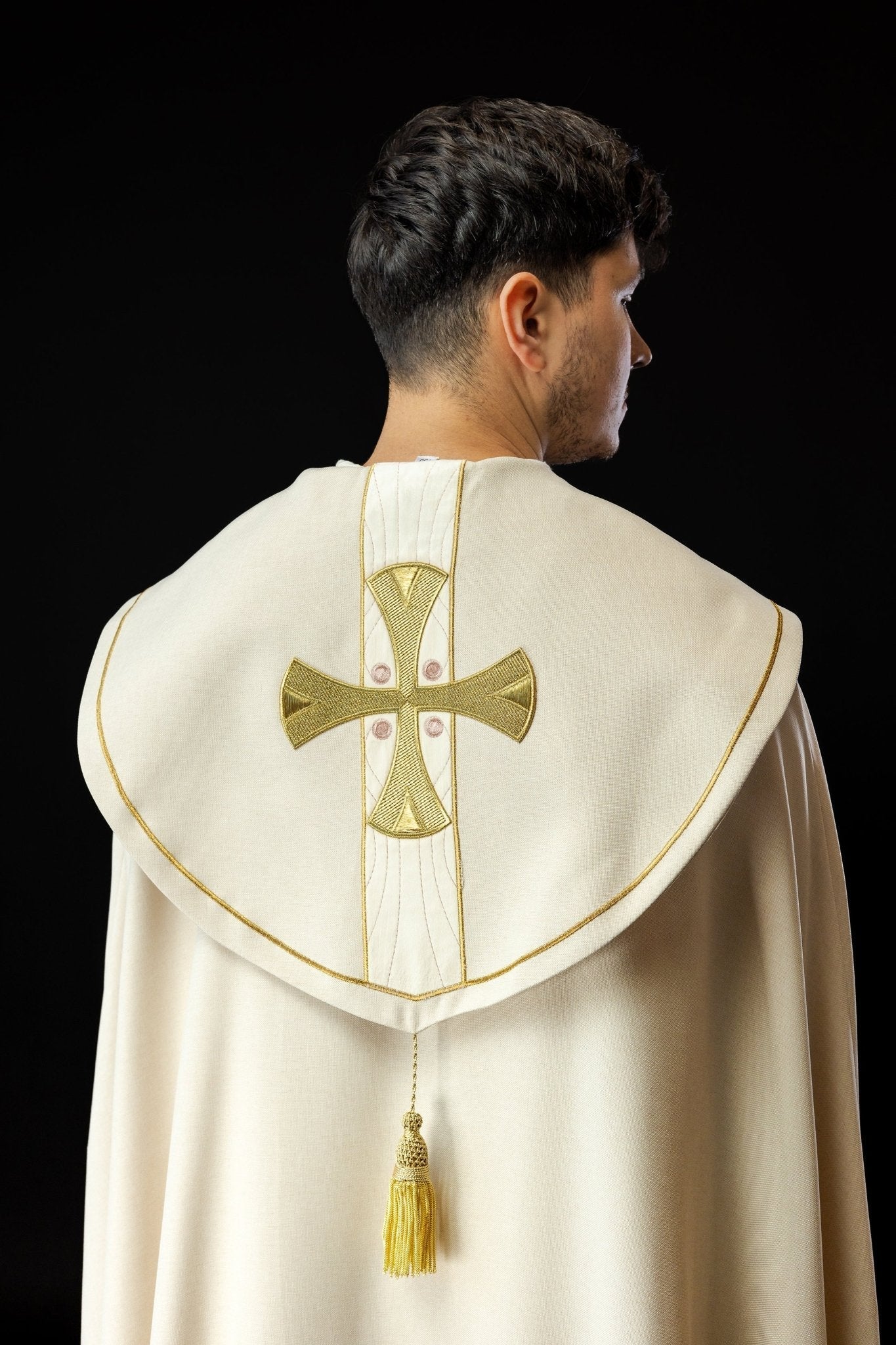 Chape avec croix dorées brodées et velours écru S - 3068 - 05 - 70 145cm - CHASUBLES.FR