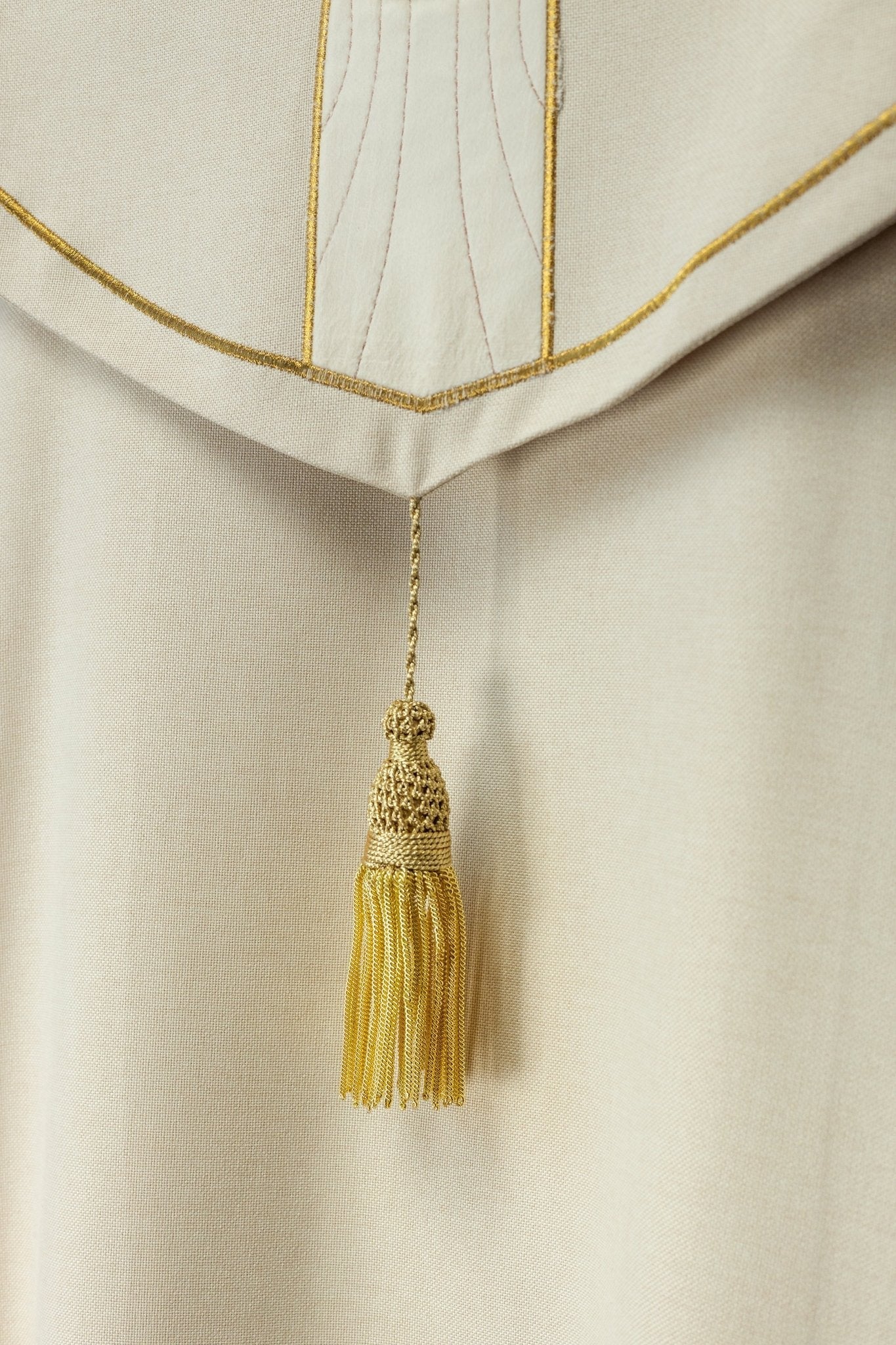 Chape avec croix dorées brodées et velours écru S - 3068 - 05 - 70 145cm - CHASUBLES.FR