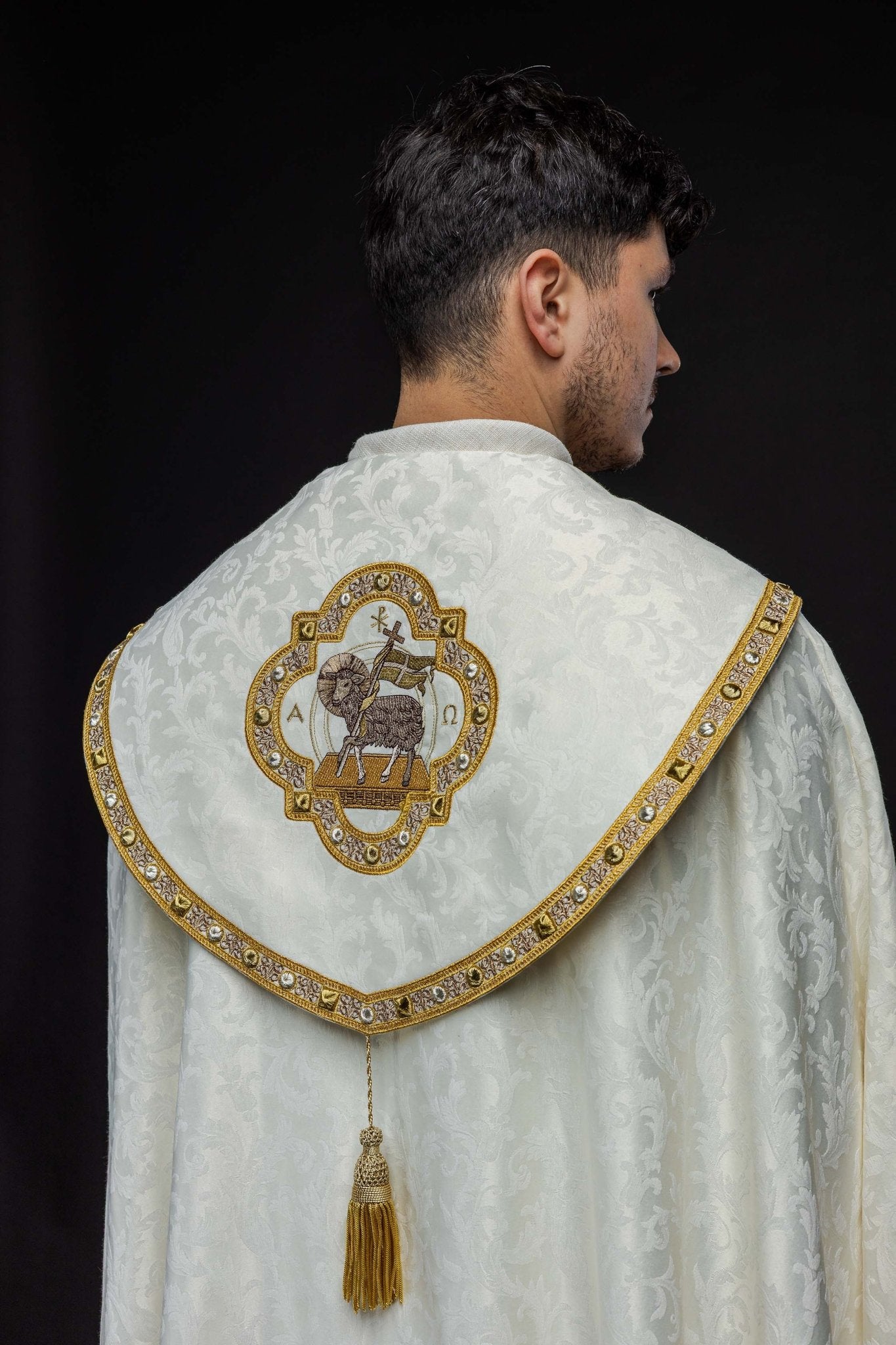 Chape avec l'Agneau de Pâques confectionnée dans un tissu décoratif S - 3072 - 05 - 88 150cm - CHASUBLES.FR