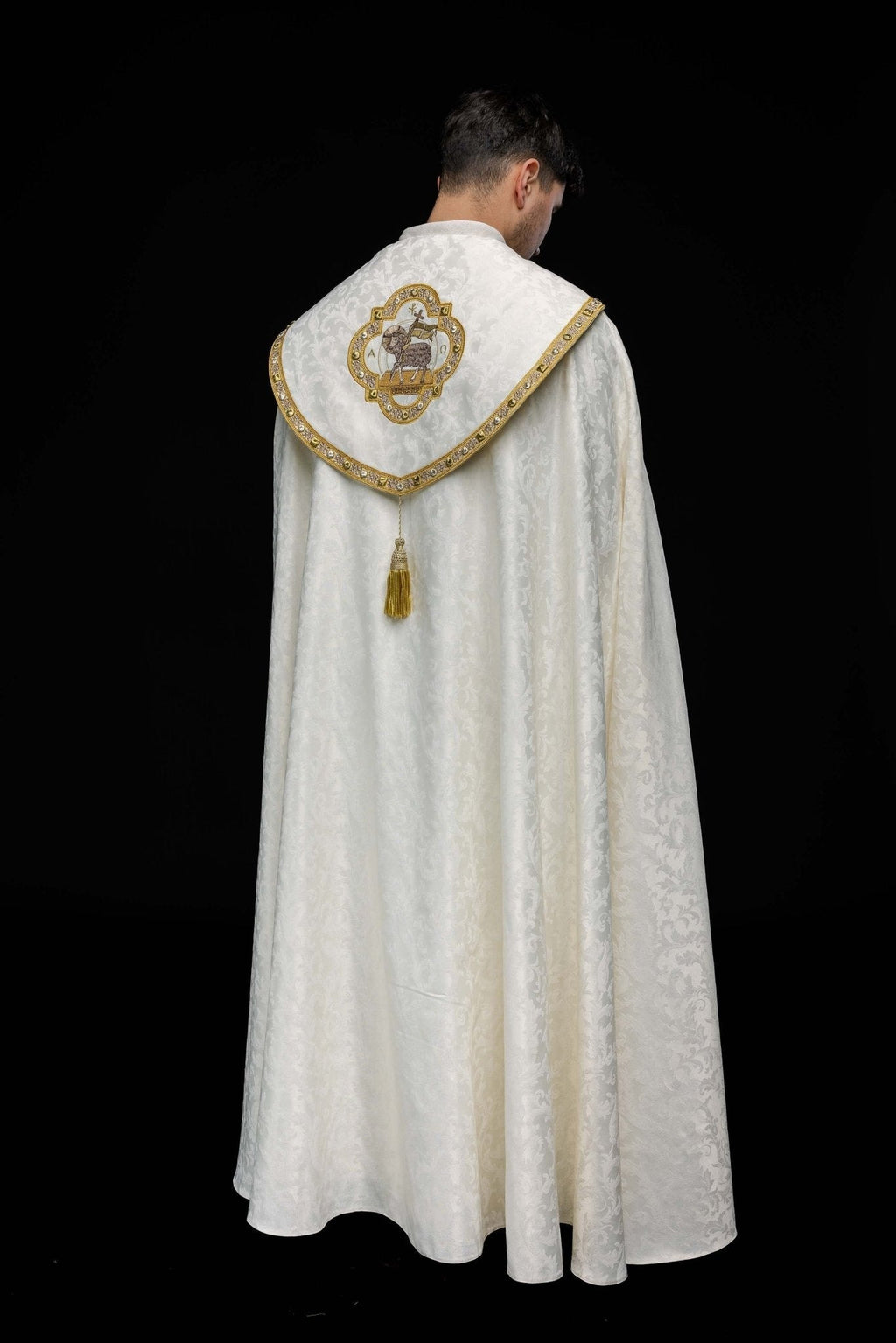 Chape avec l'Agneau de Pâques confectionnée dans un tissu décoratif S - 3072 - 05 - 88 150cm - CHASUBLES.FR