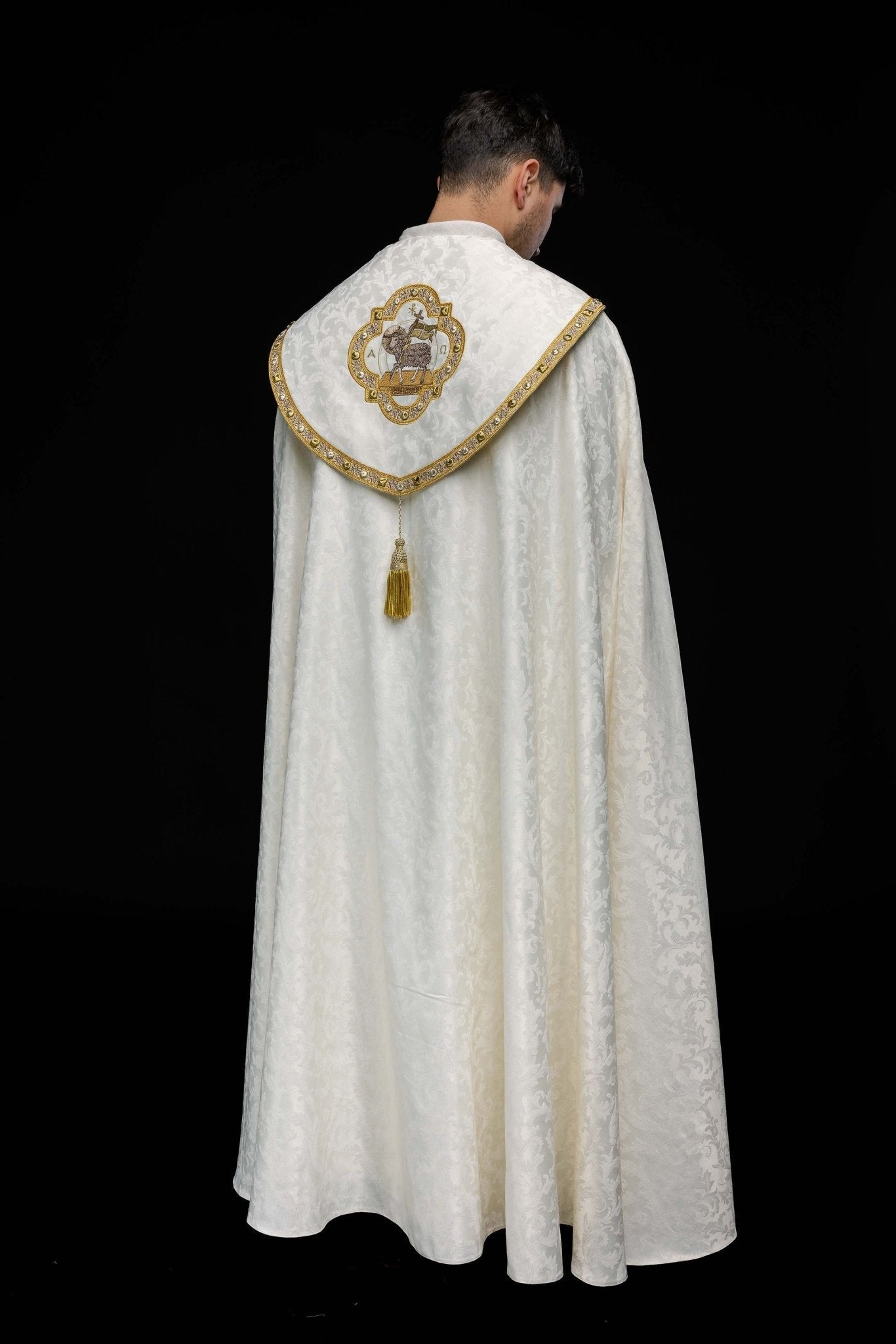 Chape avec l'Agneau de Pâques confectionnée dans un tissu décoratif S - 3072 - 05 - 88 150cm - CHASUBLES.FR