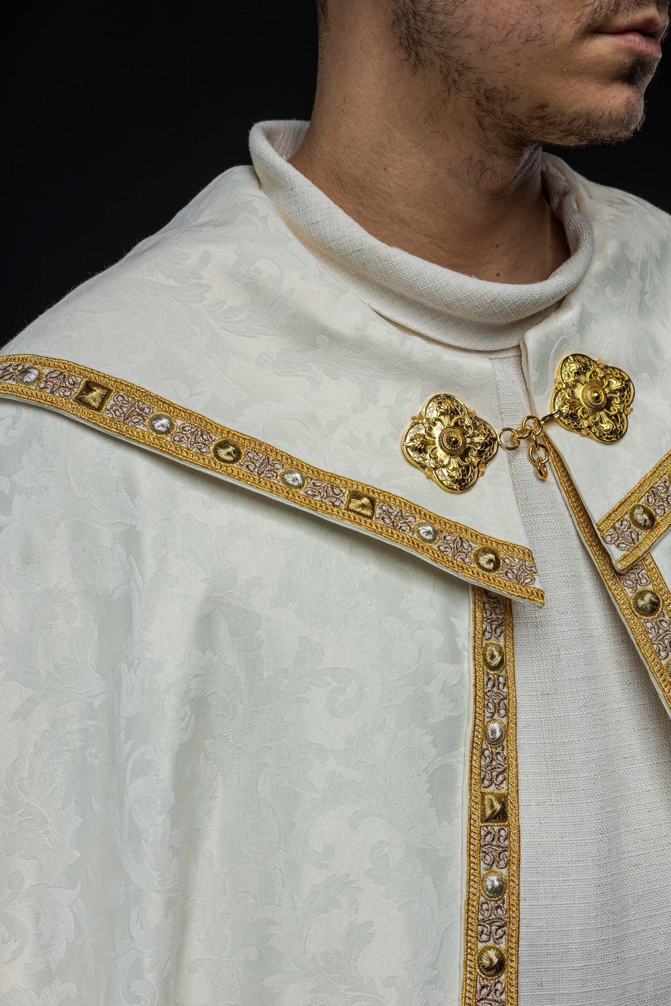 Chape avec l'Agneau de Pâques confectionnée dans un tissu décoratif S - 3072 - 05 - 88 150cm - CHASUBLES.FR