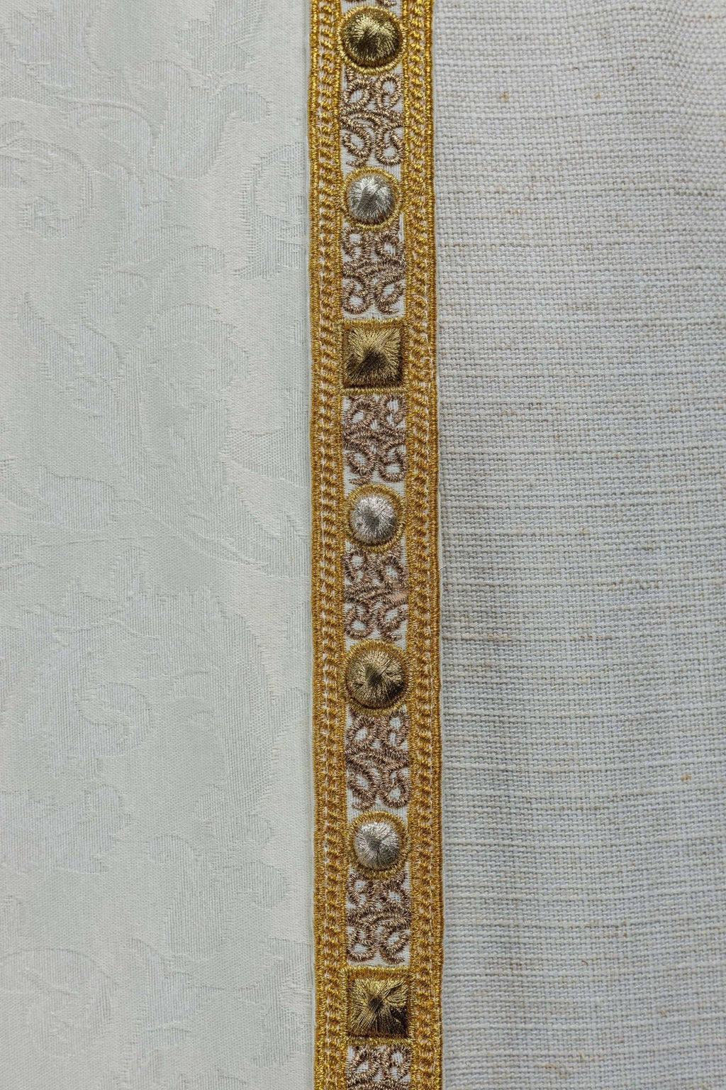 Chape avec l'Agneau de Pâques confectionnée dans un tissu décoratif S - 3072 - 05 - 88 150cm - CHASUBLES.FR
