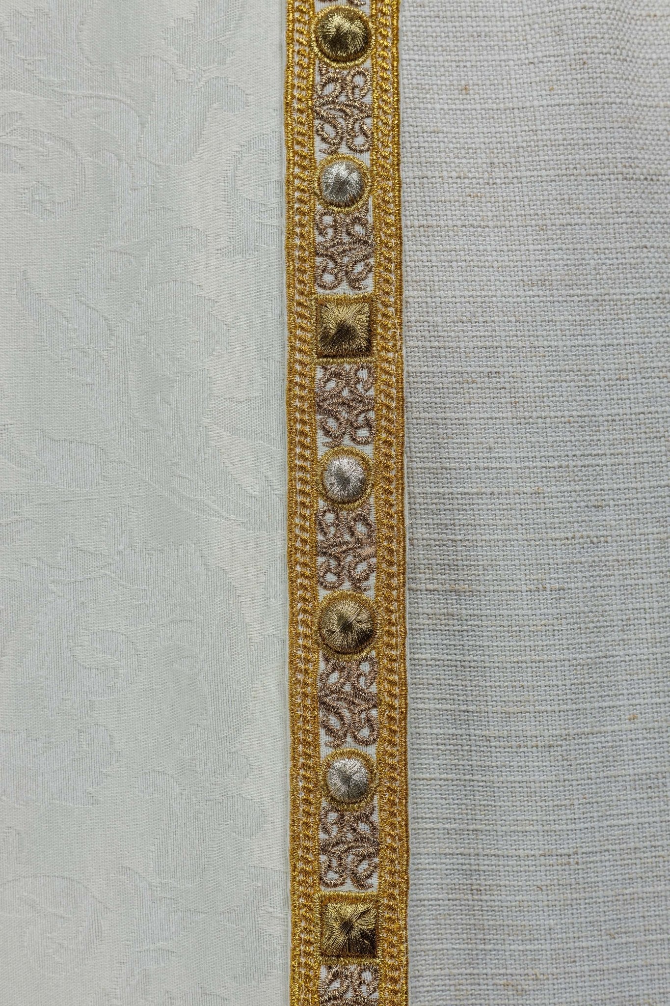 Chape avec l'Agneau de Pâques confectionnée dans un tissu décoratif S - 3072 - 05 - 88 150cm - CHASUBLES.FR