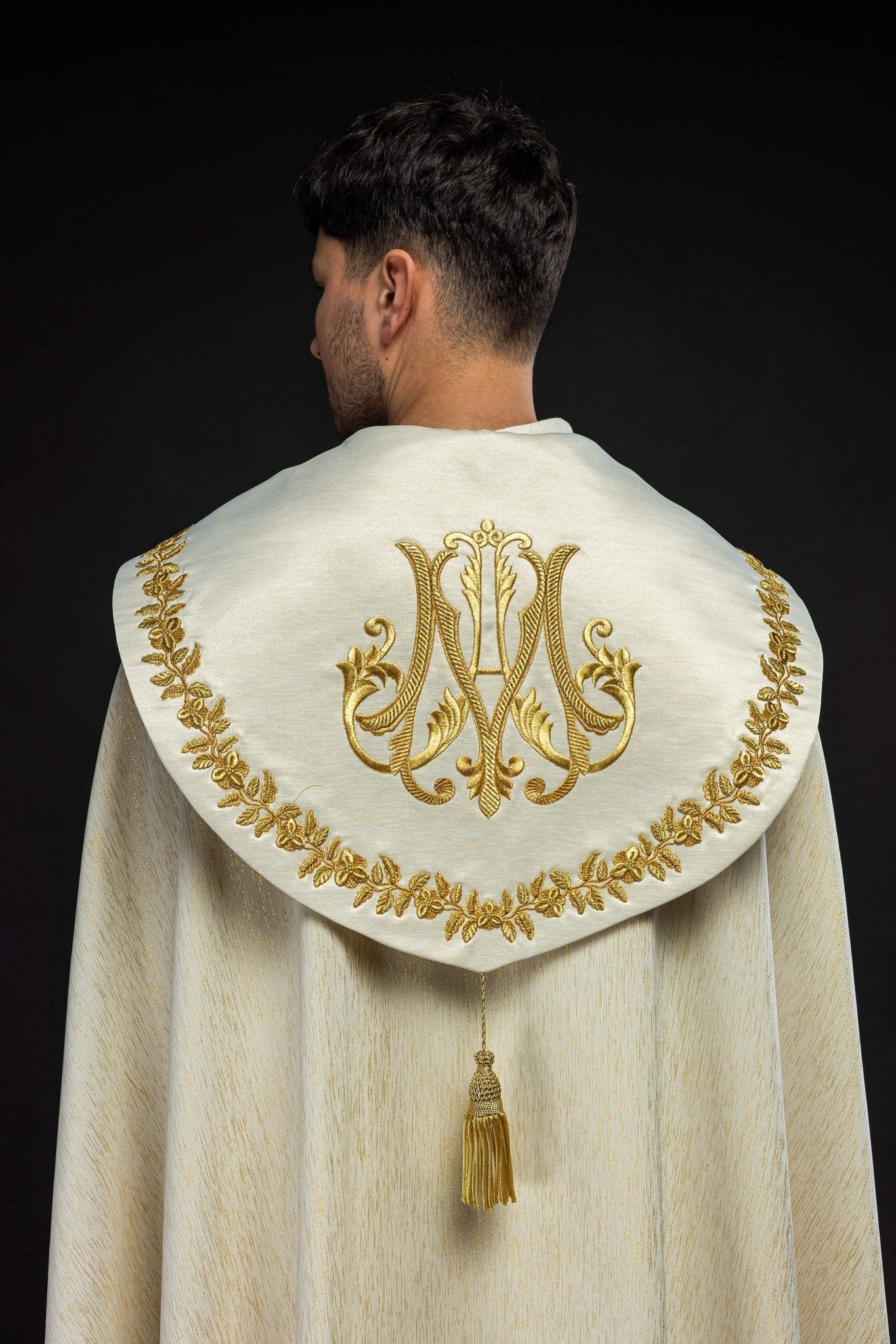 Chape brodée mariale écru KKP/158/05/86 145cm - CHASUBLES.FR