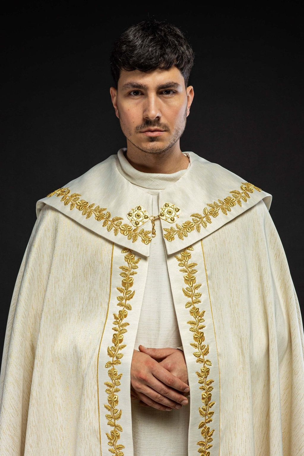 Chape brodée mariale écru KKP/158/05/86 145cm - CHASUBLES.FR