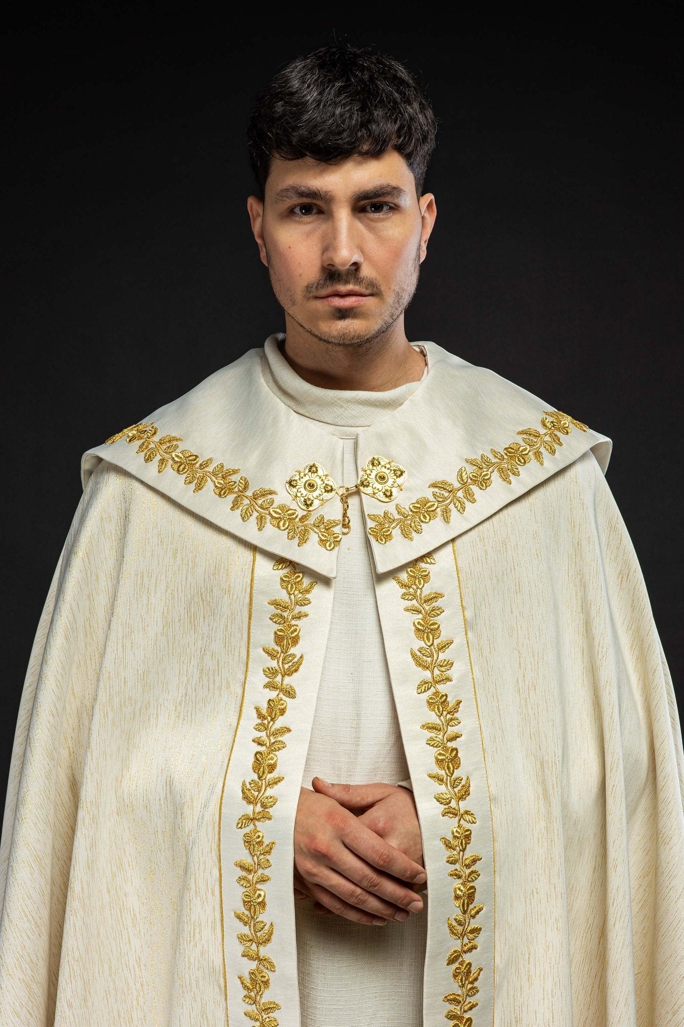 Chape brodée mariale écru KKP/158/05/86 145cm - CHASUBLES.FR