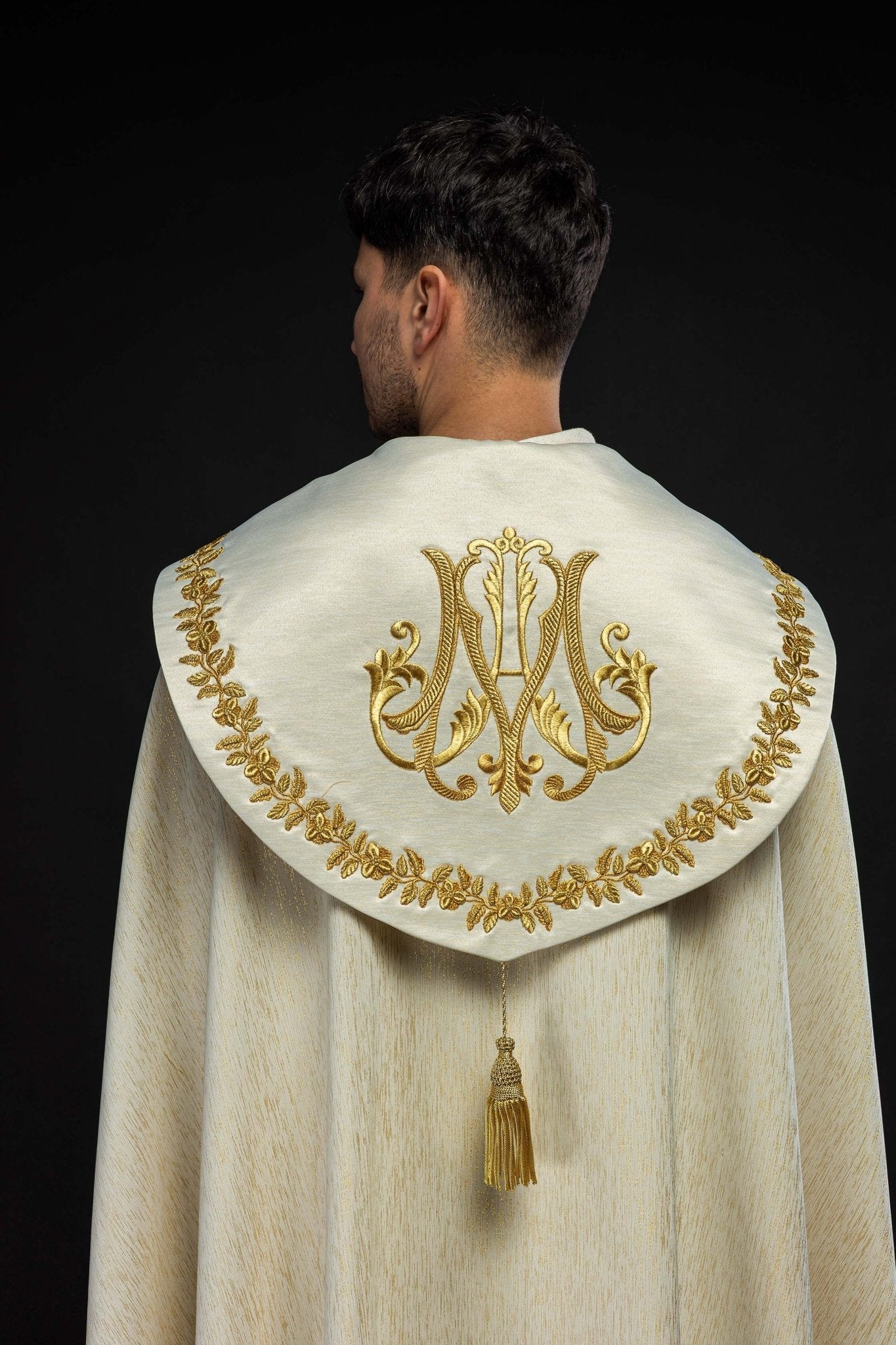 Chape brodée mariale écru KKP/158/05/86 145cm - CHASUBLES.FR