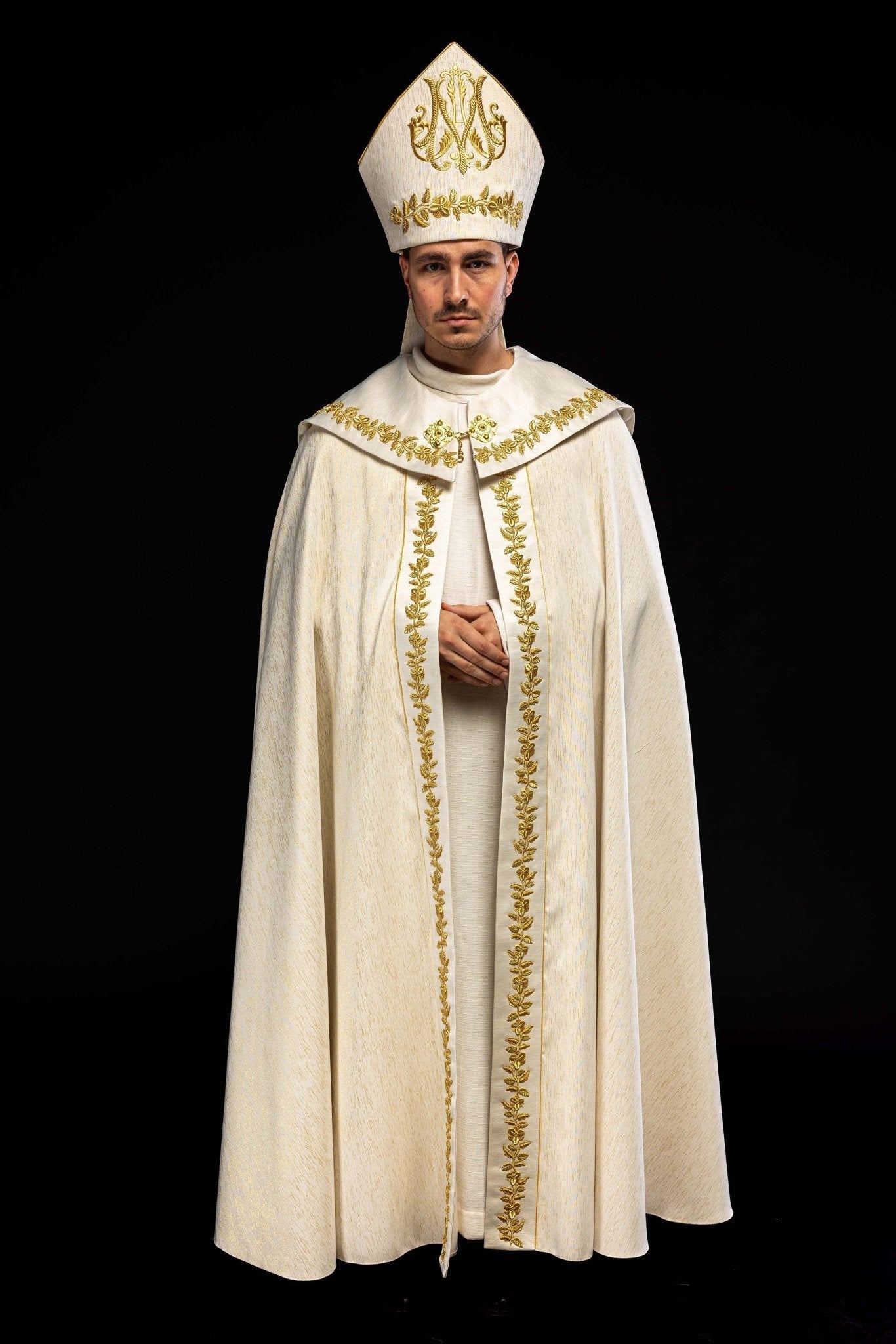 Chape brodée mariale écru KKP/158/05/86 145cm - CHASUBLES.FR