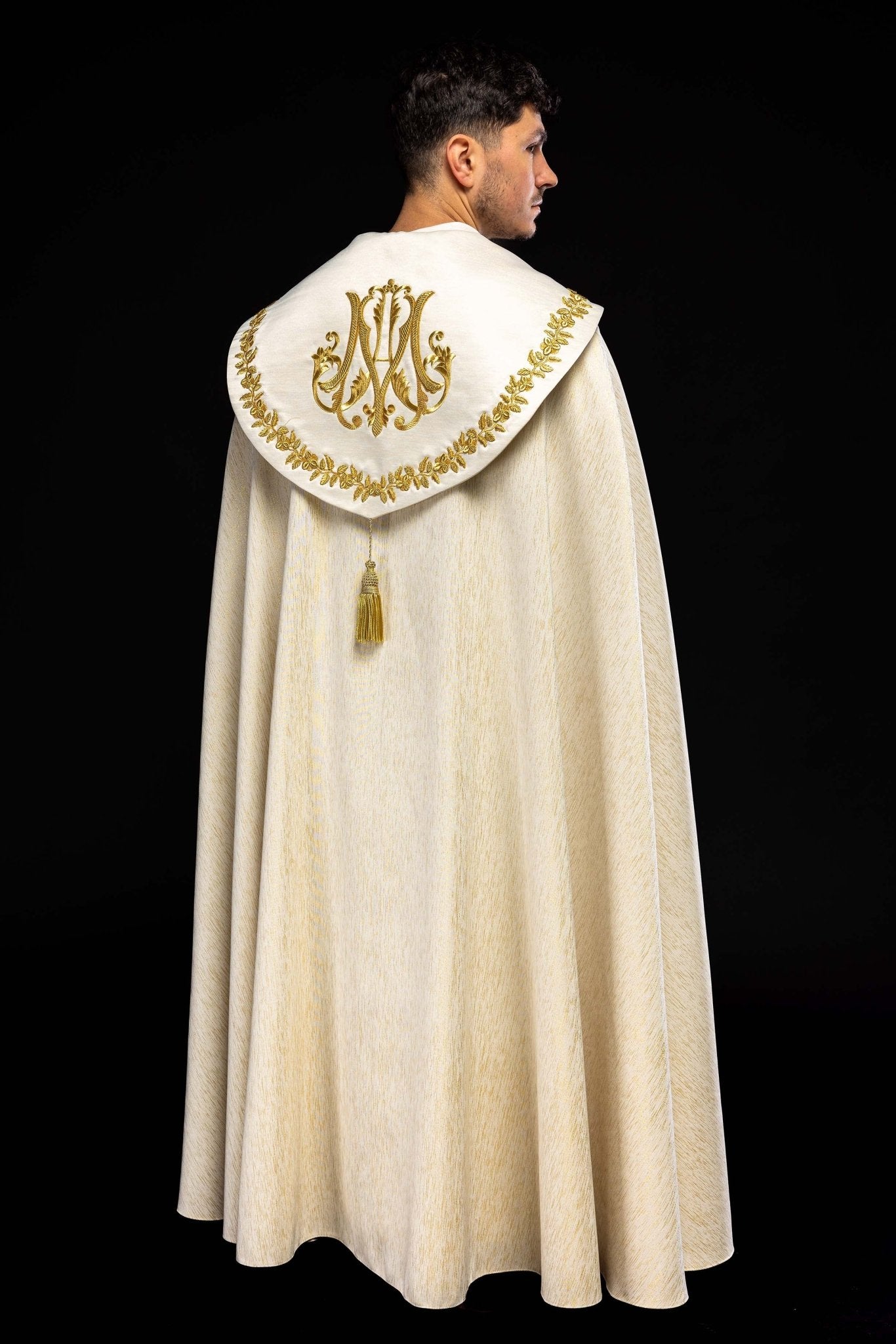Chape brodée mariale écru KKP/158/05/86 145cm - CHASUBLES.FR