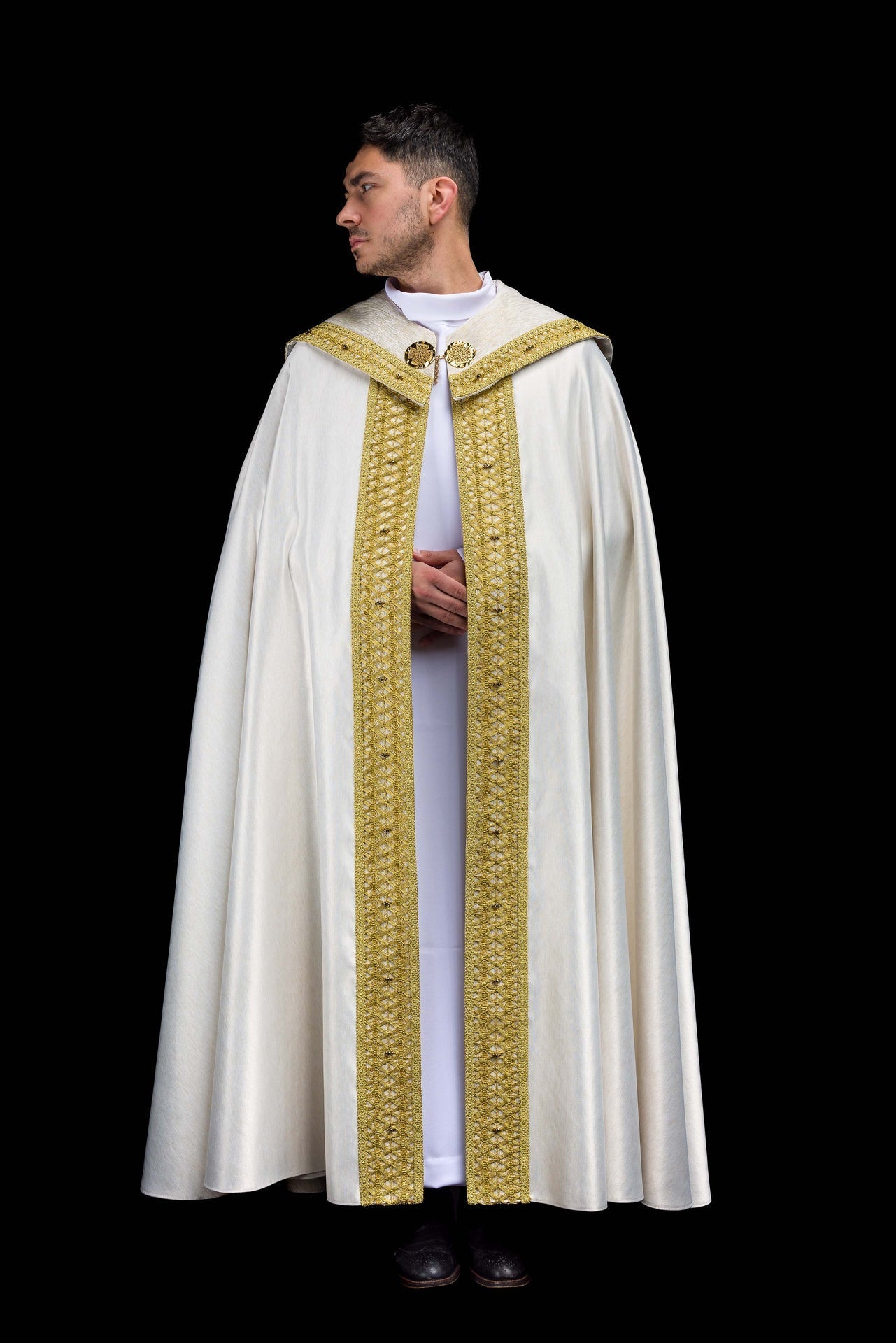 Chape faite à la main avec pierres naturelles Handmade 3018 HM/3018/05/86 ECRU 145cm - CHASUBLES.FR