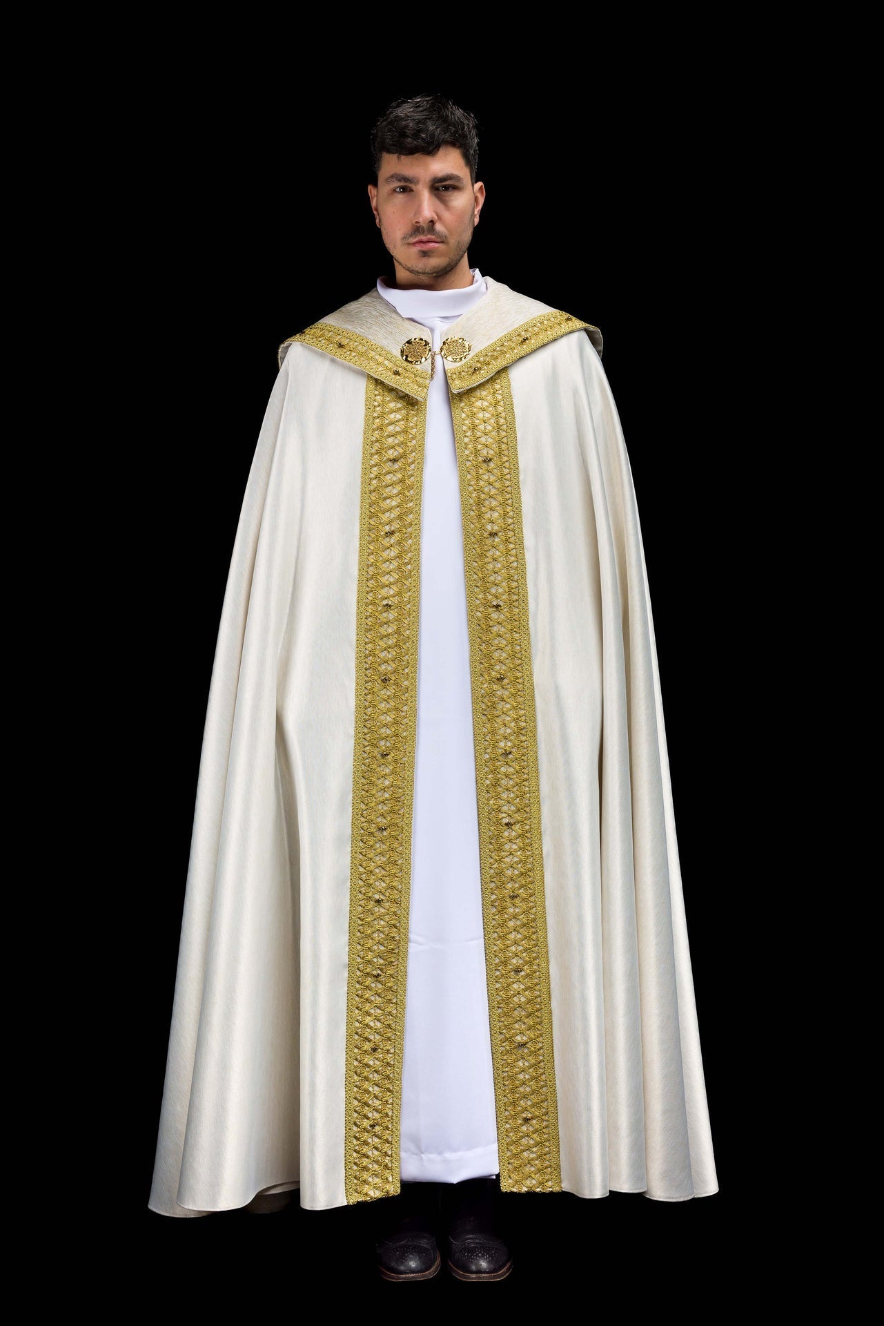 Chape faite à la main avec pierres naturelles Handmade 3018 HM/3018/05/86 ECRU 145cm - CHASUBLES.FR