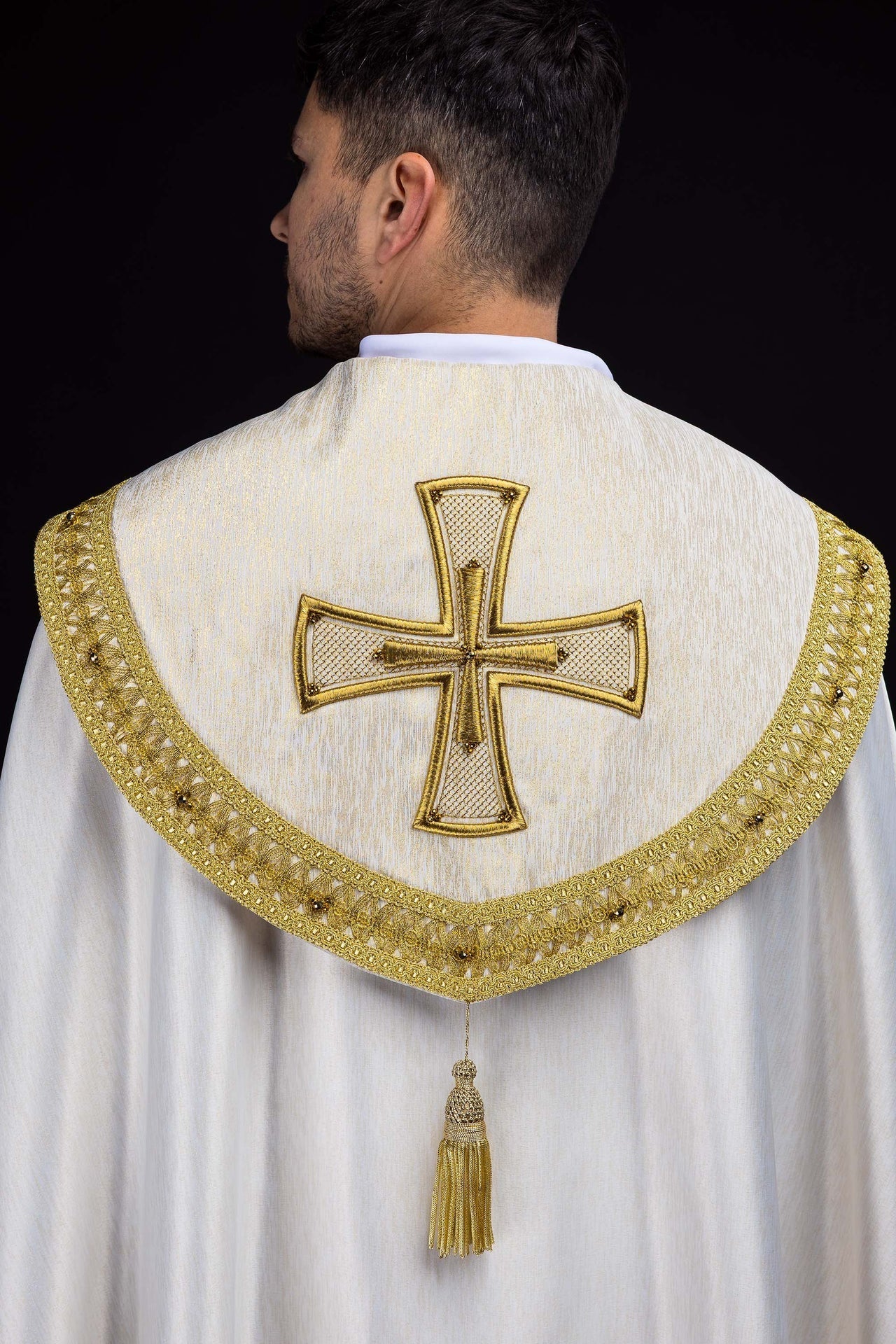 Chape faite à la main avec pierres naturelles Handmade 3018 HM/3018/05/86 ECRU 145cm - CHASUBLES.FR