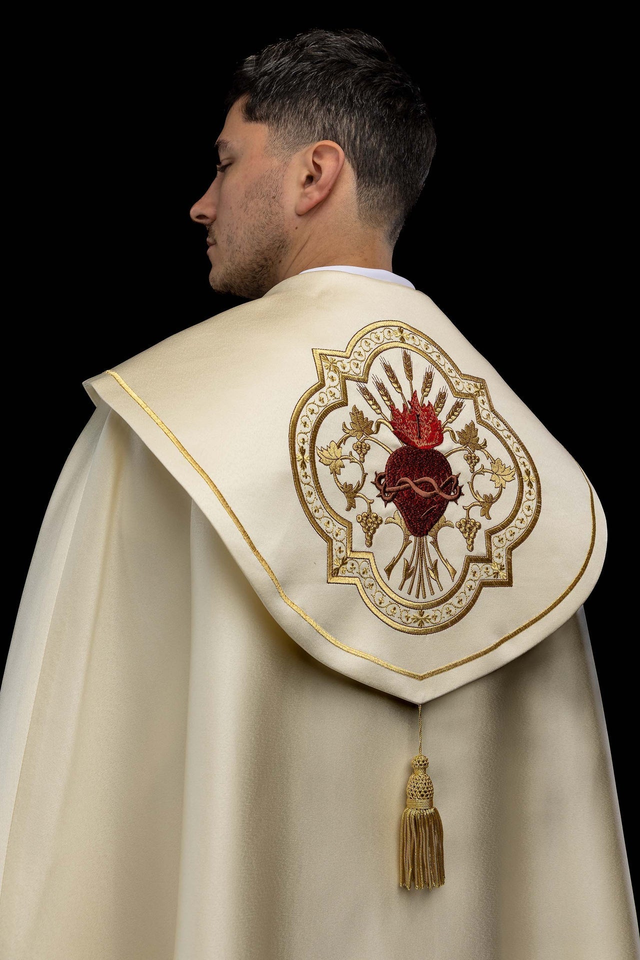 Chape liturgique avec broderie du Sacré - Cœur de Jésus KKP/025/05/20 145cm - CHASUBLES.FR