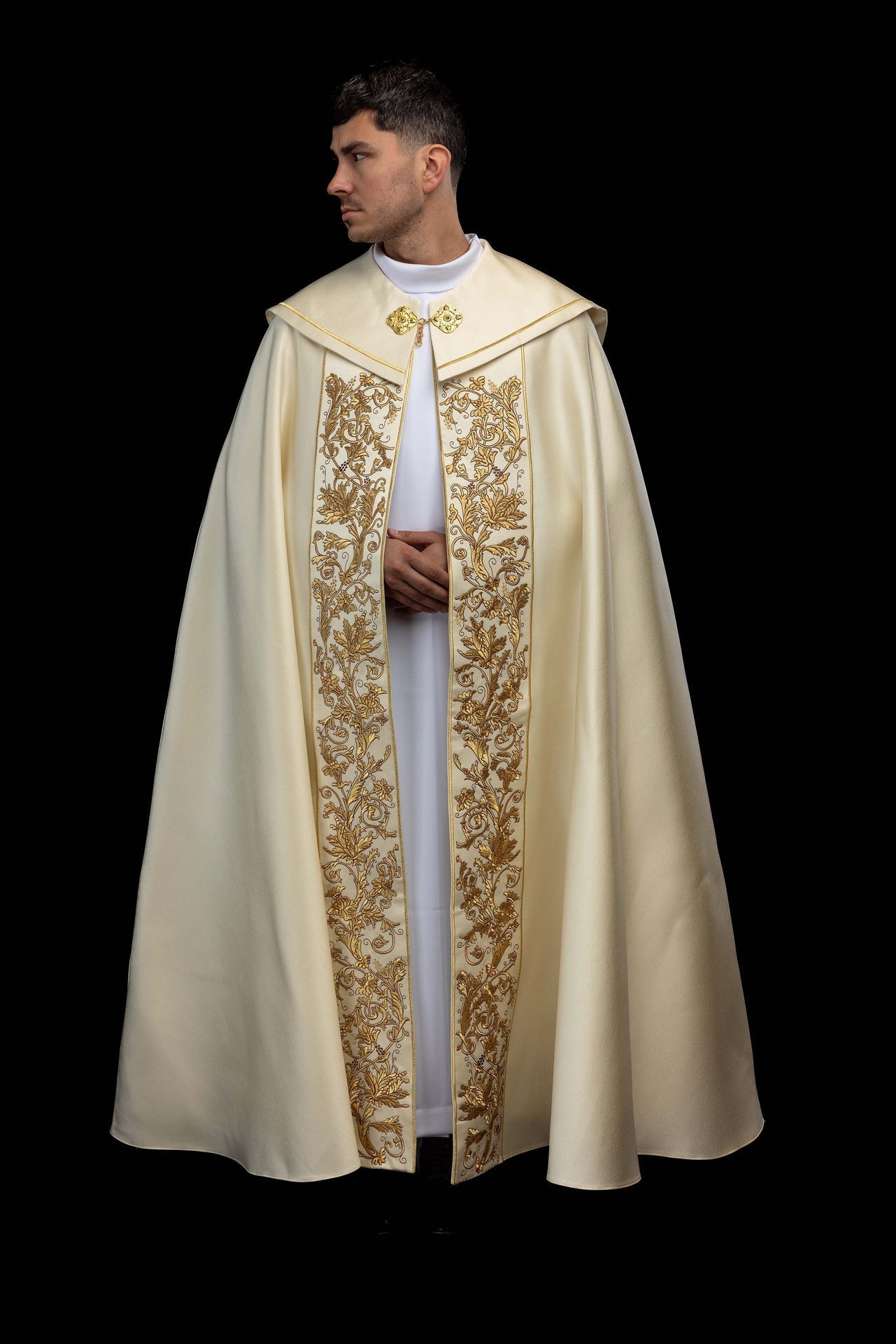 Chape liturgique avec broderie du Sacré - Cœur de Jésus KKP/025/05/20 145cm - CHASUBLES.FR