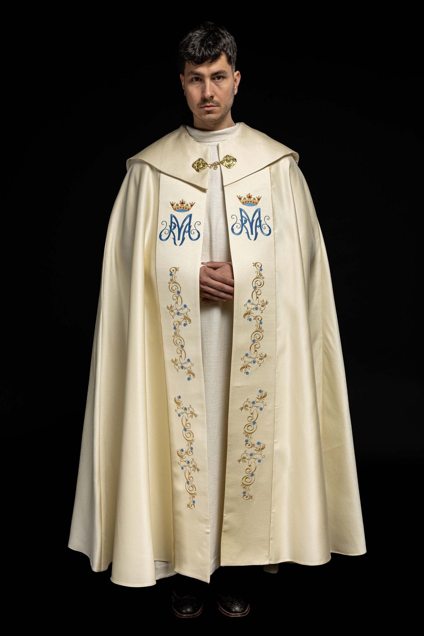 Chape pluviale brodée mariale écru KKP/127/05/20 ECRU SAT. POMPON 145cm - CHASUBLES.FR