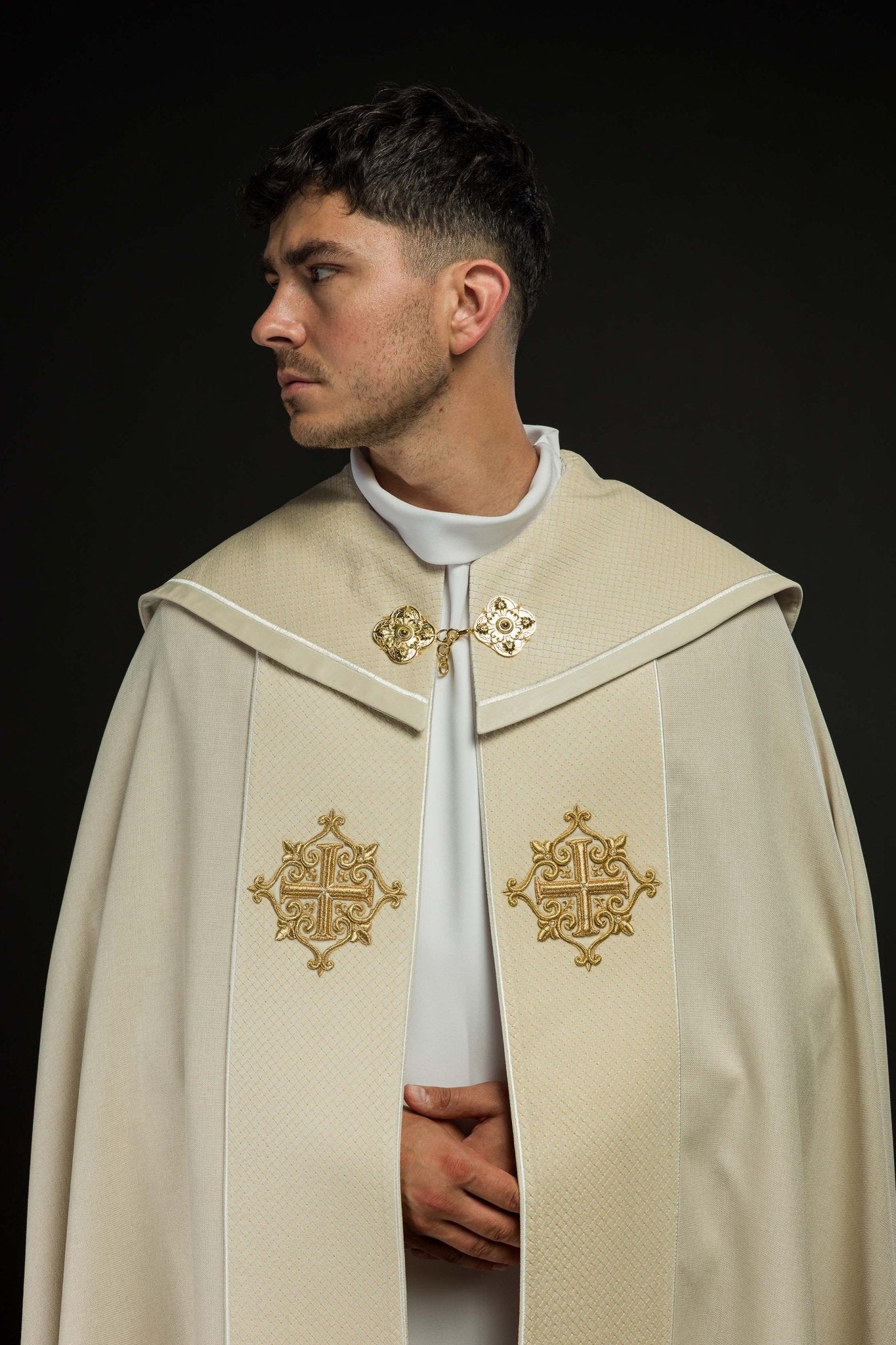 Chape pluviale en velours écru avec bande brodée de croix LE/3029/05 145 cm - CHASUBLES.FR