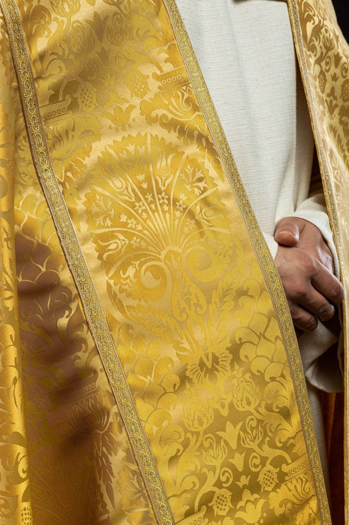 Chape romaine en jacquard uni KKP/159/05/83 150cm - CHASUBLES.FR