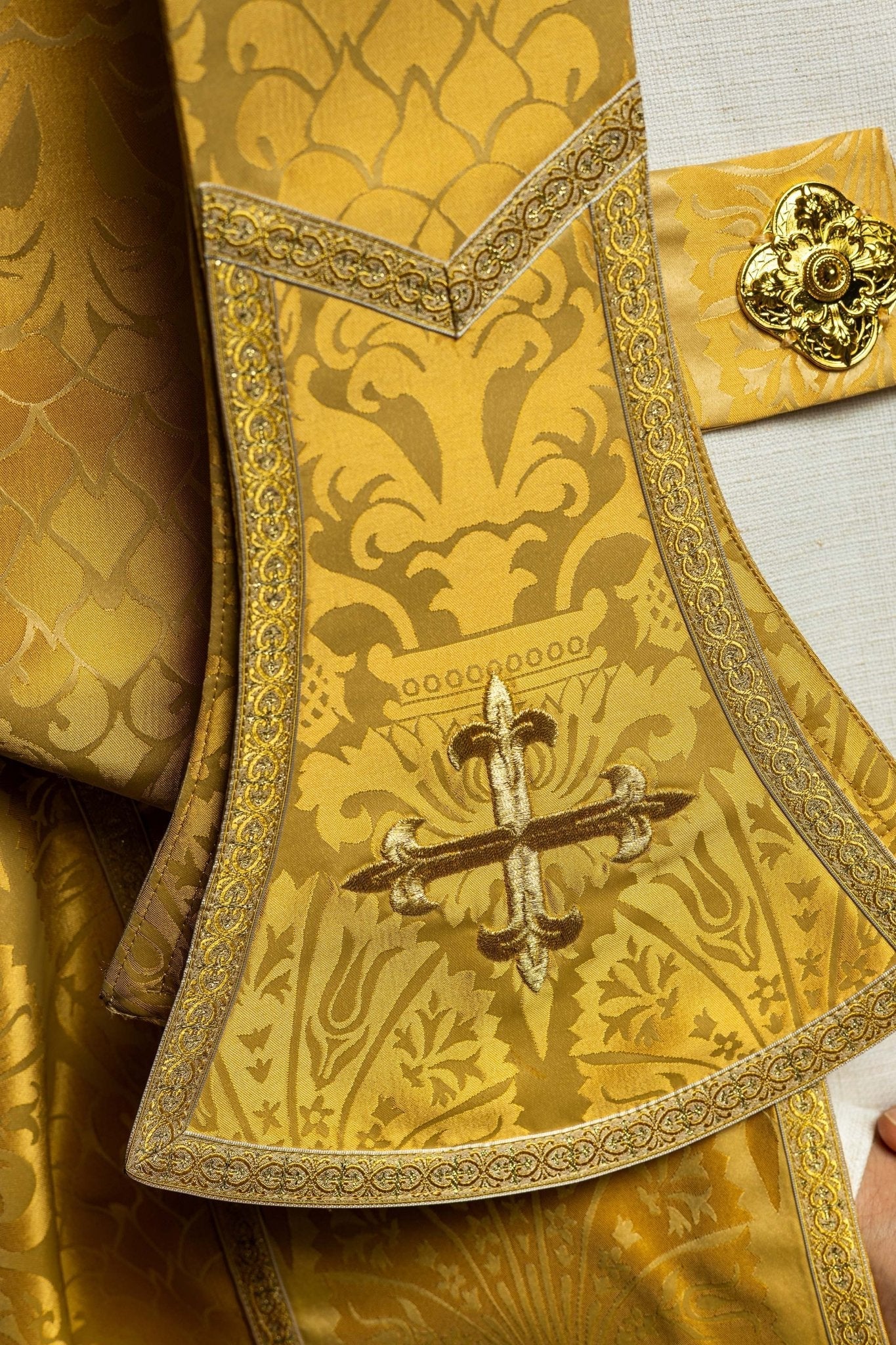 Chape romaine en jacquard uni KKP/159/05/83 150cm - CHASUBLES.FR