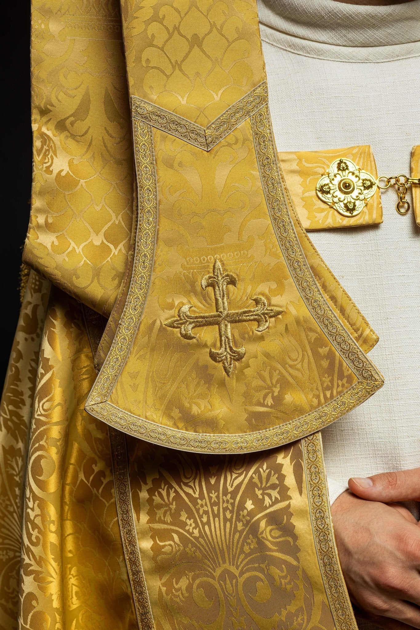 Chape romaine en jacquard uni KKP/159/05/83 150cm - CHASUBLES.FR