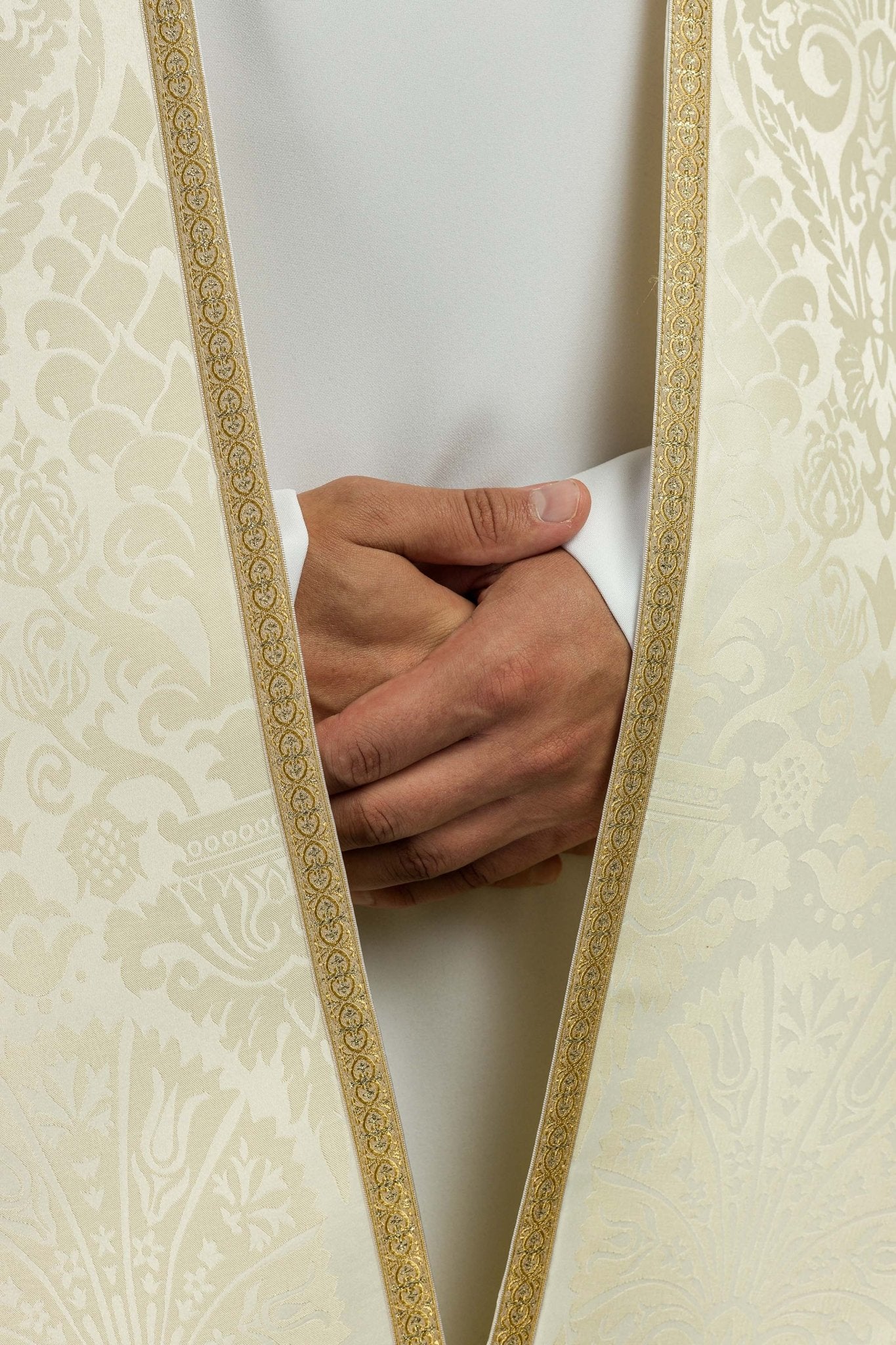 Chape romaine en jacquard uni couleur Écru KKP/159/05/83 150cm - CHASUBLES.FR