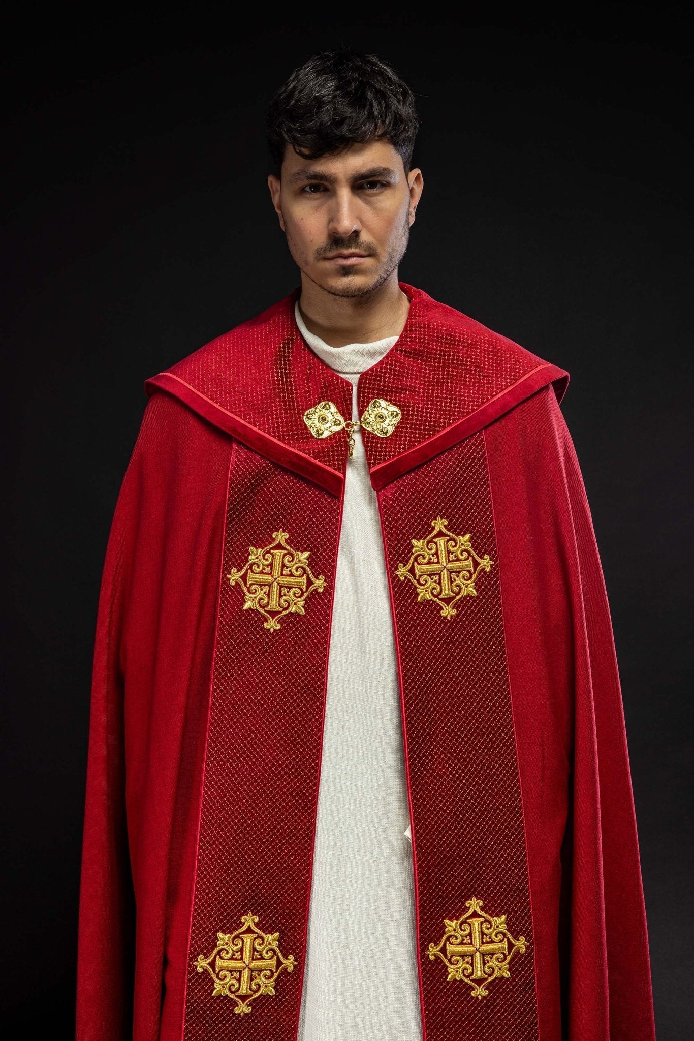 Chapelle avec une ceinture en velours et une broderie de croix LE/3029/02 145 cm - CHASUBLES.FR