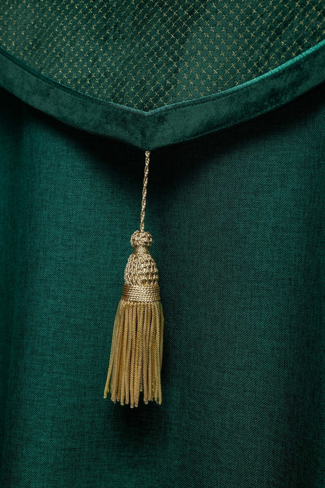 Chapelle avec une ceinture en velours et une broderie de croix LE/3029/01 145 cm - CHASUBLES.FR