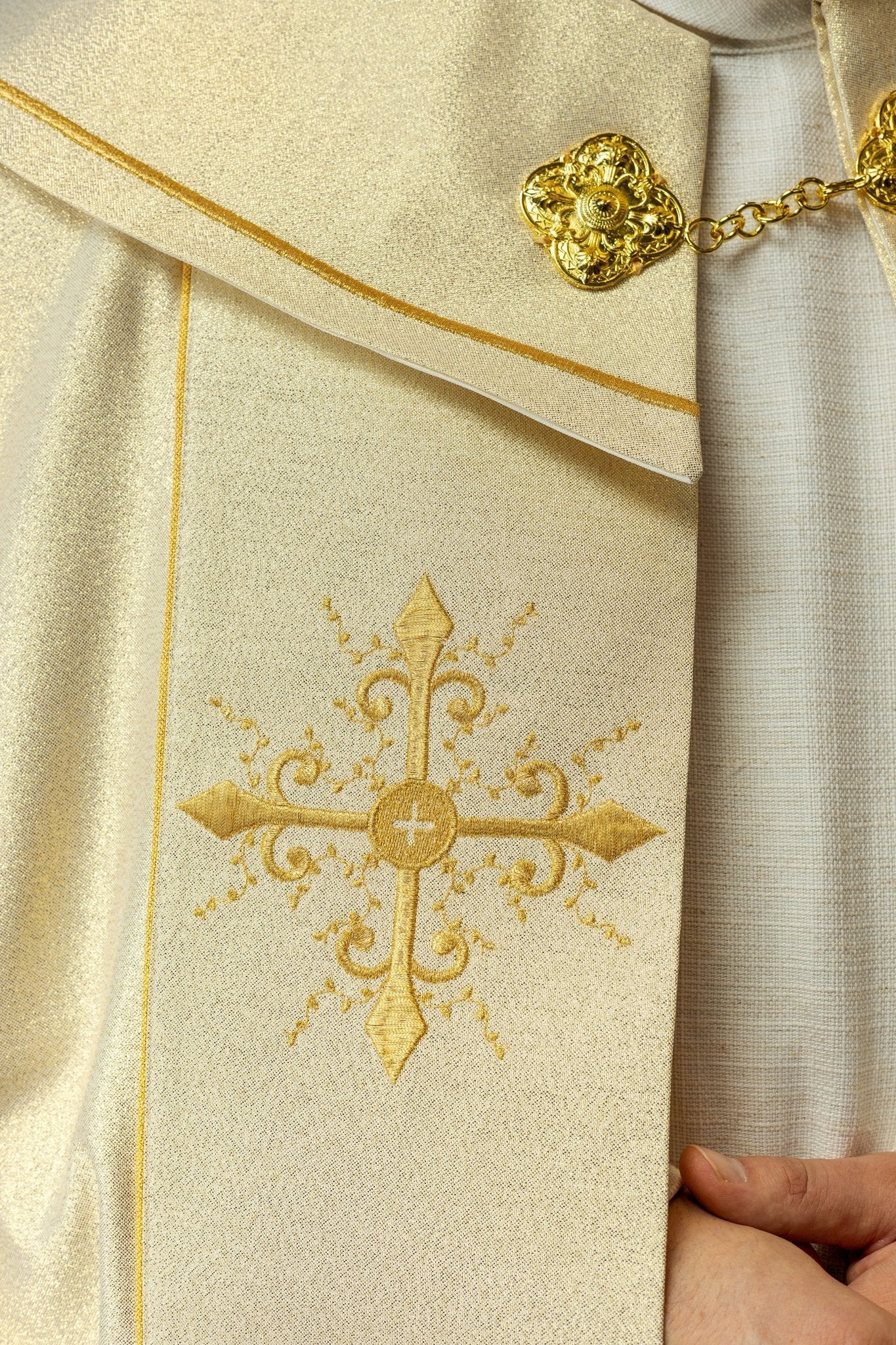 Chapelle liturgique brodée d'or KKP/024/10/37 ZŁOTY POMPON 145 cm - CHASUBLES.FR