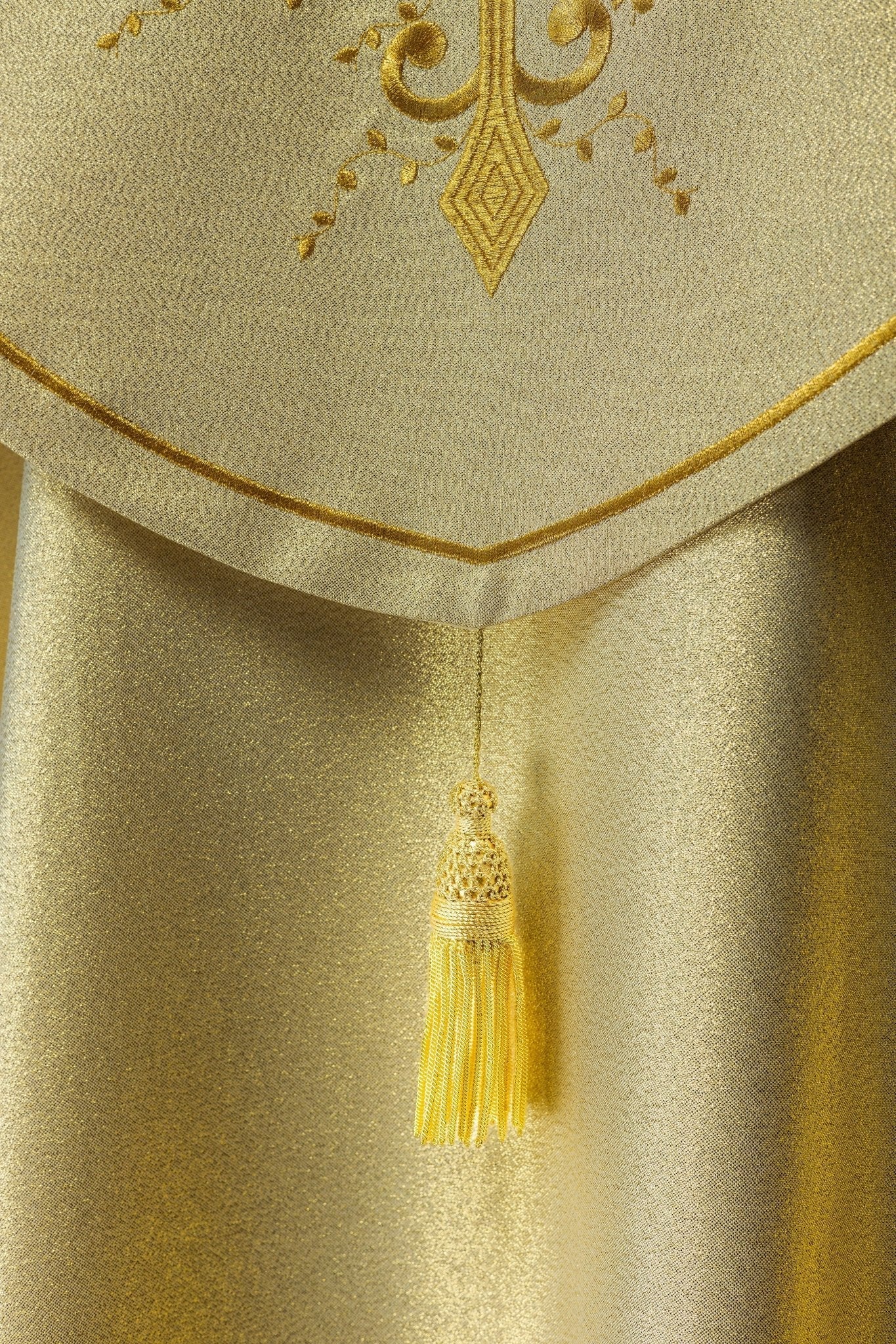Chapelle liturgique brodée d'or KKP/024/10/37 ZŁOTY POMPON 145 cm - CHASUBLES.FR