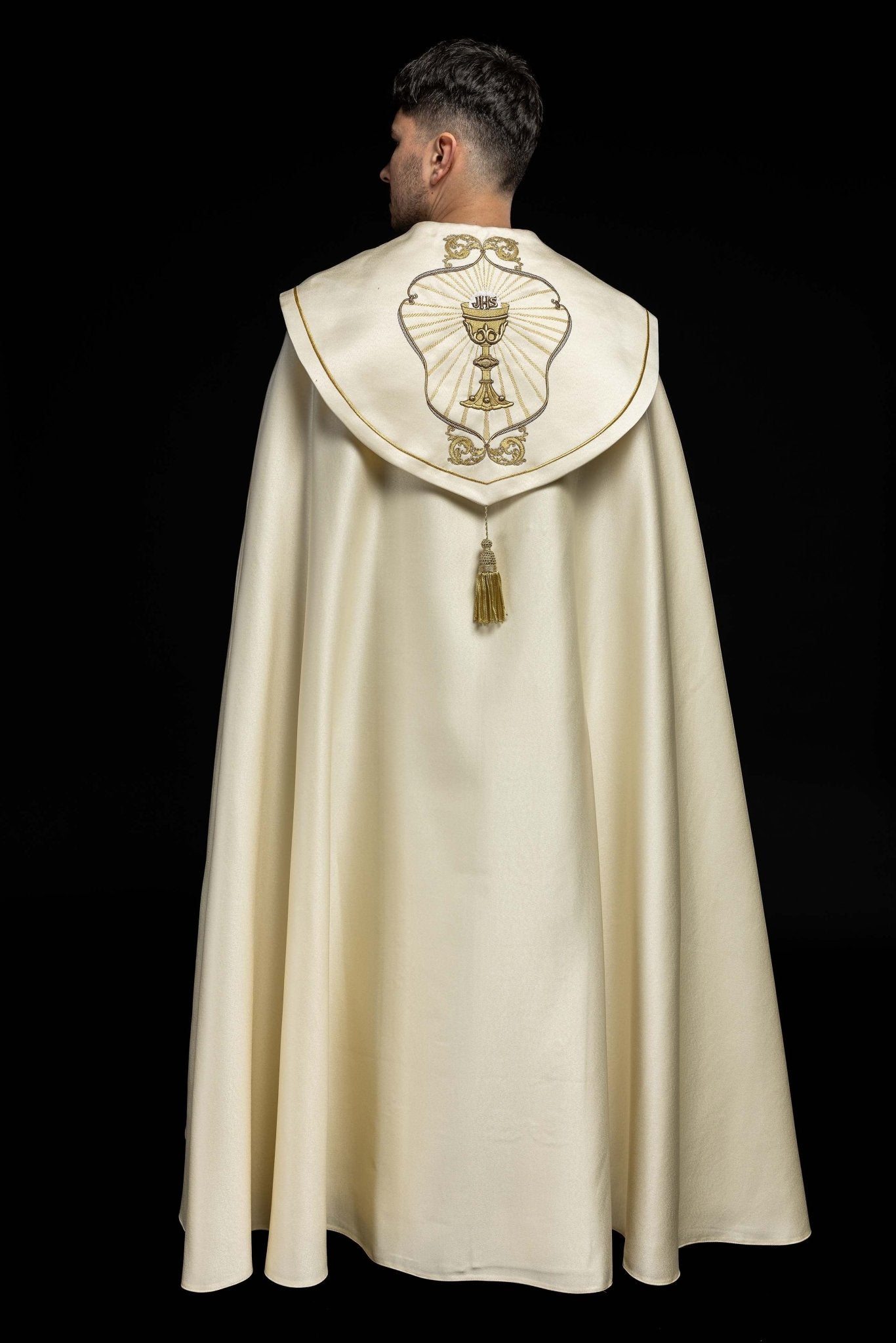 Chapelle liturgique calice brodé et IHS écru KKP/006/05 ECRU SAT.POMPON 145cm - CHASUBLES.FR