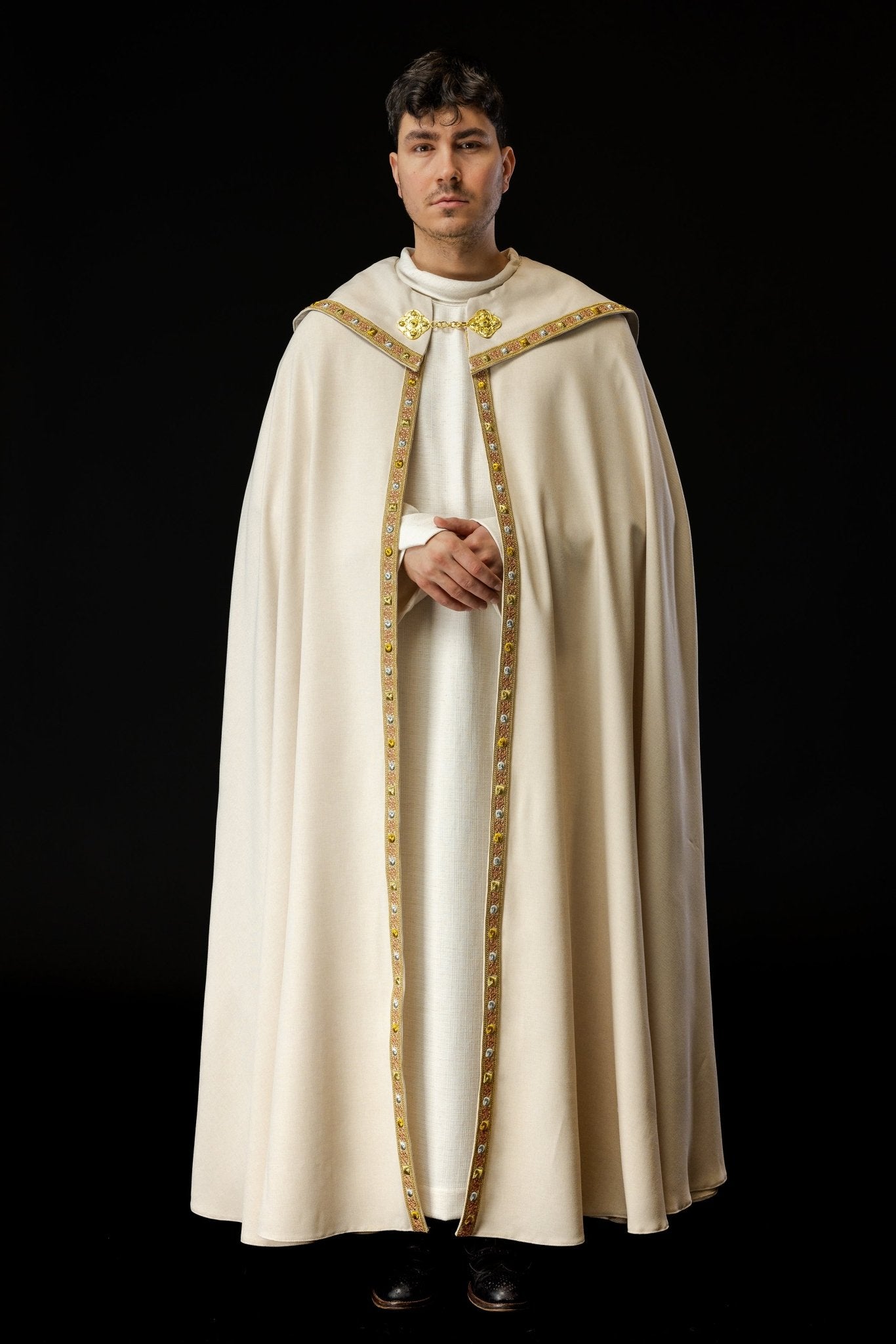 Chapelle liturgique écrue avec IHS doré S - 3067 - 05 - 70 145cm - CHASUBLES.FR