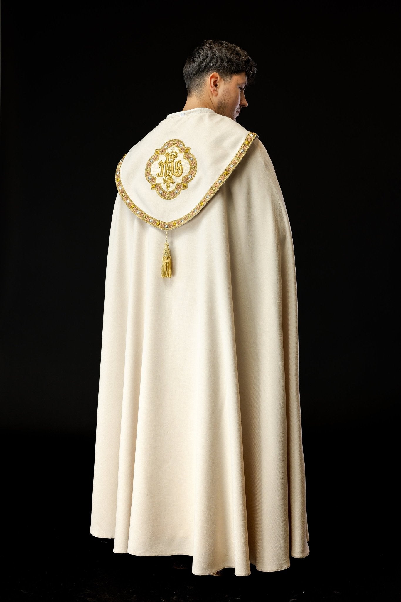 Chapelle liturgique écrue avec IHS doré S - 3067 - 05 - 70 145cm - CHASUBLES.FR