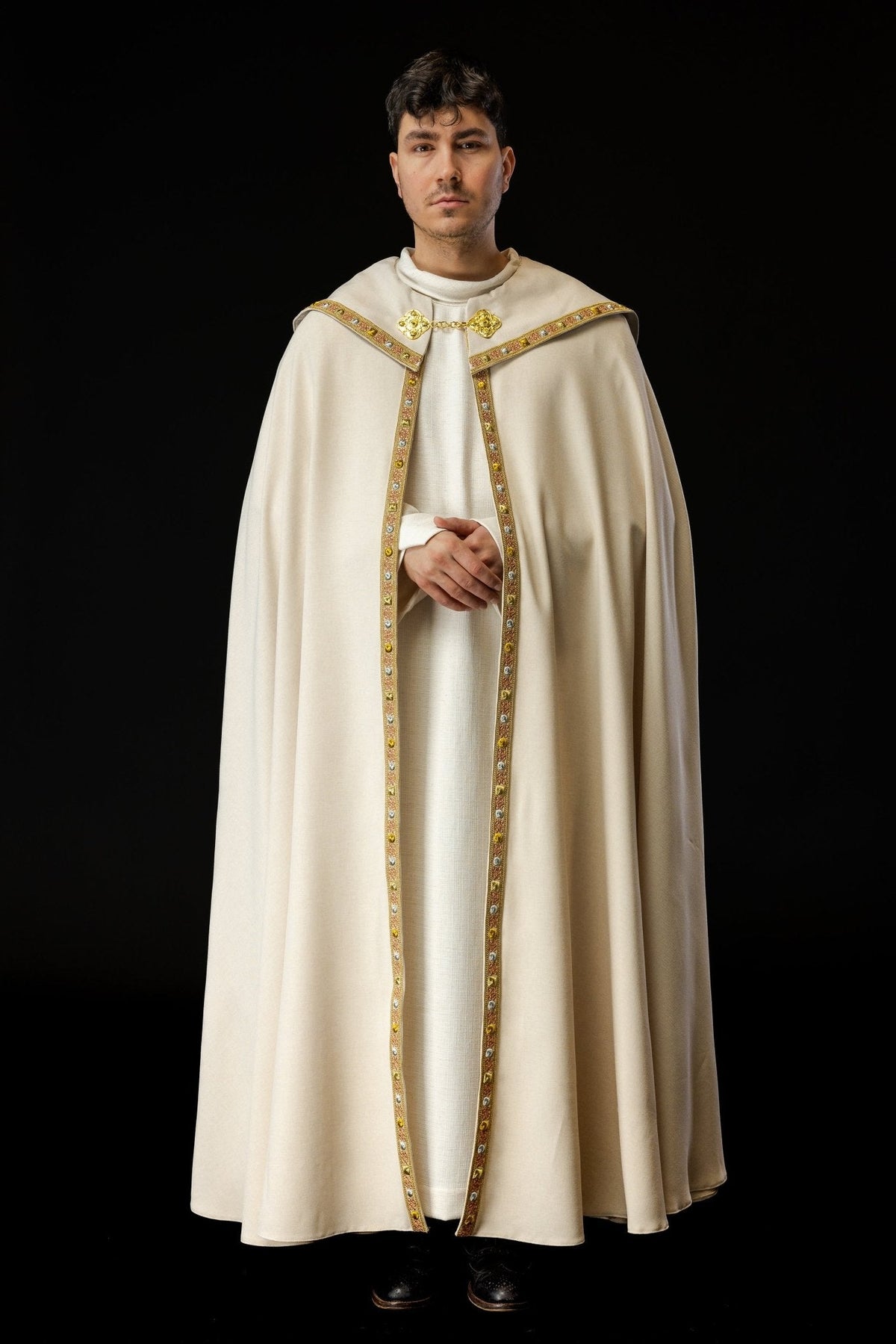 Chapelle liturgique écrue avec IHS doré S - 3067 - 05 - 70 145cm - CHASUBLES.FR