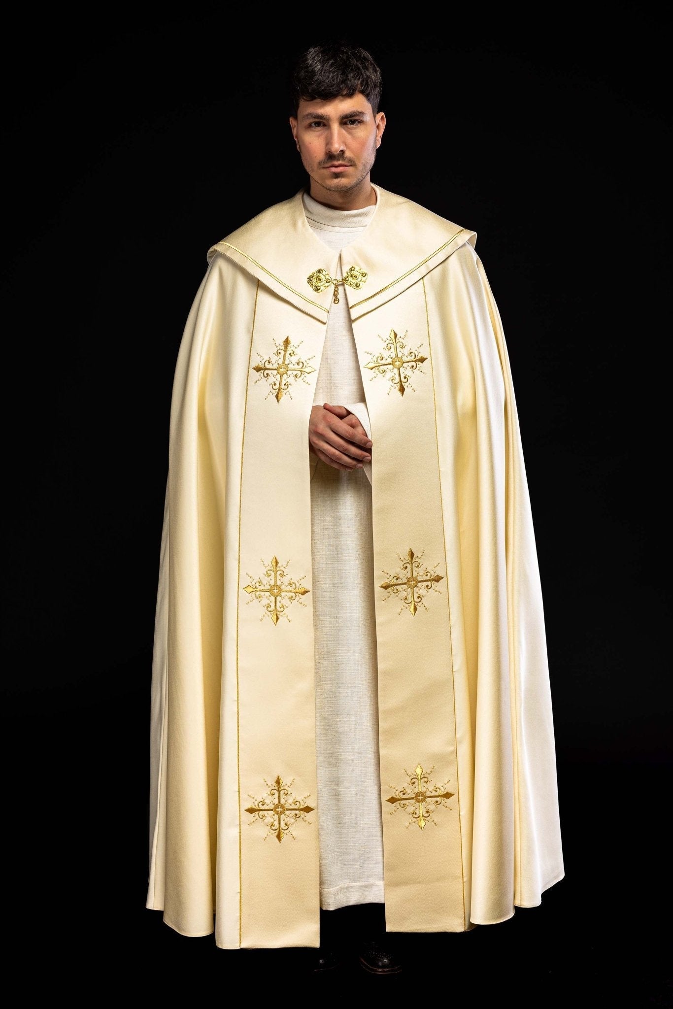 Chapelle liturgique écrue brodée KKP/024/05/20 ECRU POMPON 145cm - CHASUBLES.FR