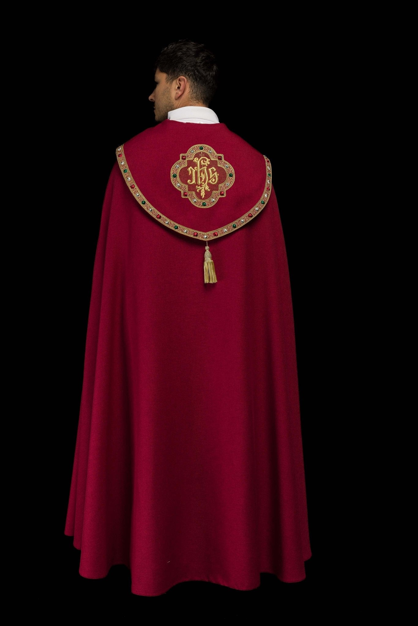 Chapelle liturgique rouge avec IHS doré S-3067-02-70 150cm - CHASUBLES.FR