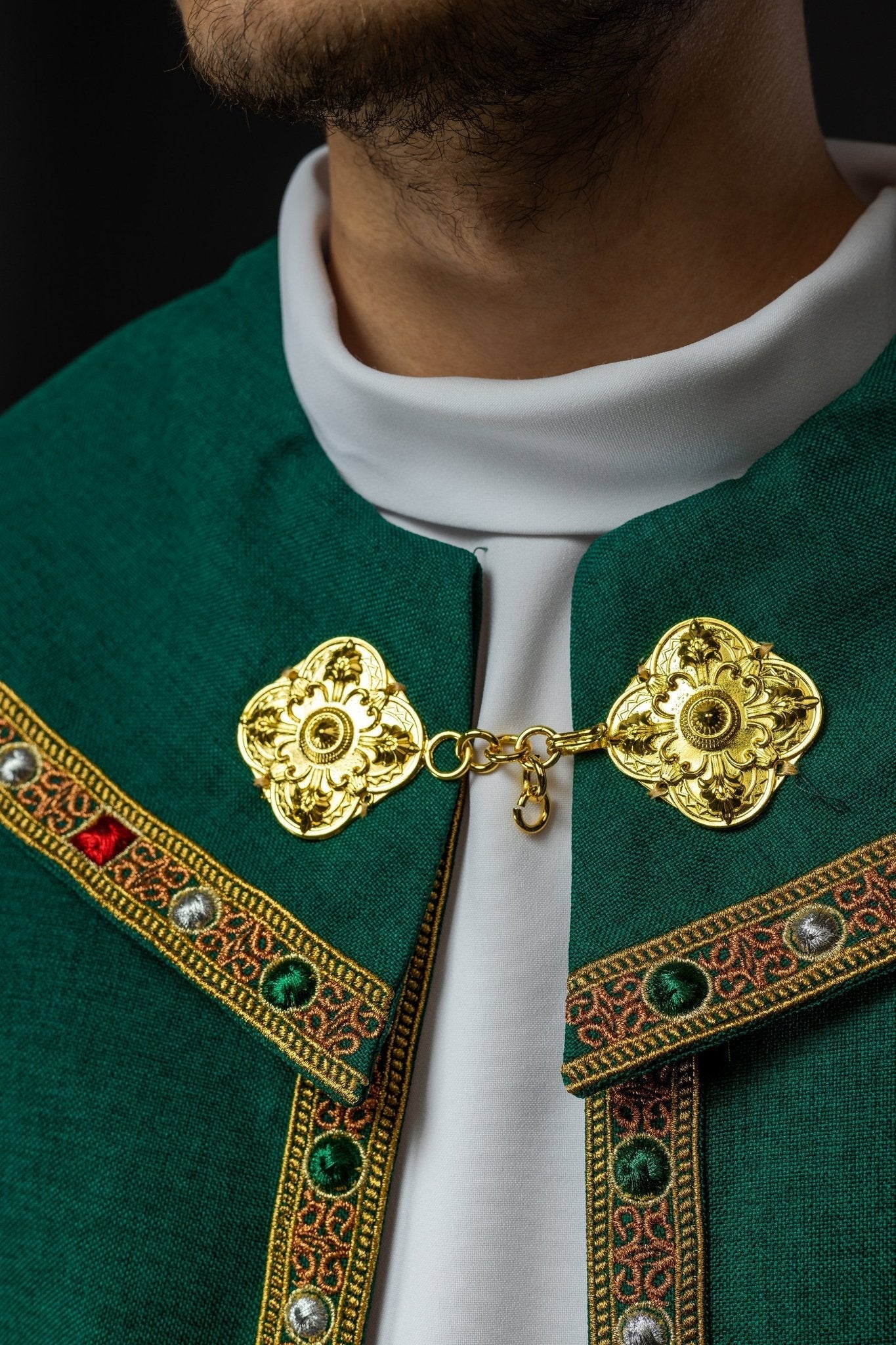 Chapelle liturgique verte avec IHS doré S - 3067 - 01 - 70 150cm - CHASUBLES.FR