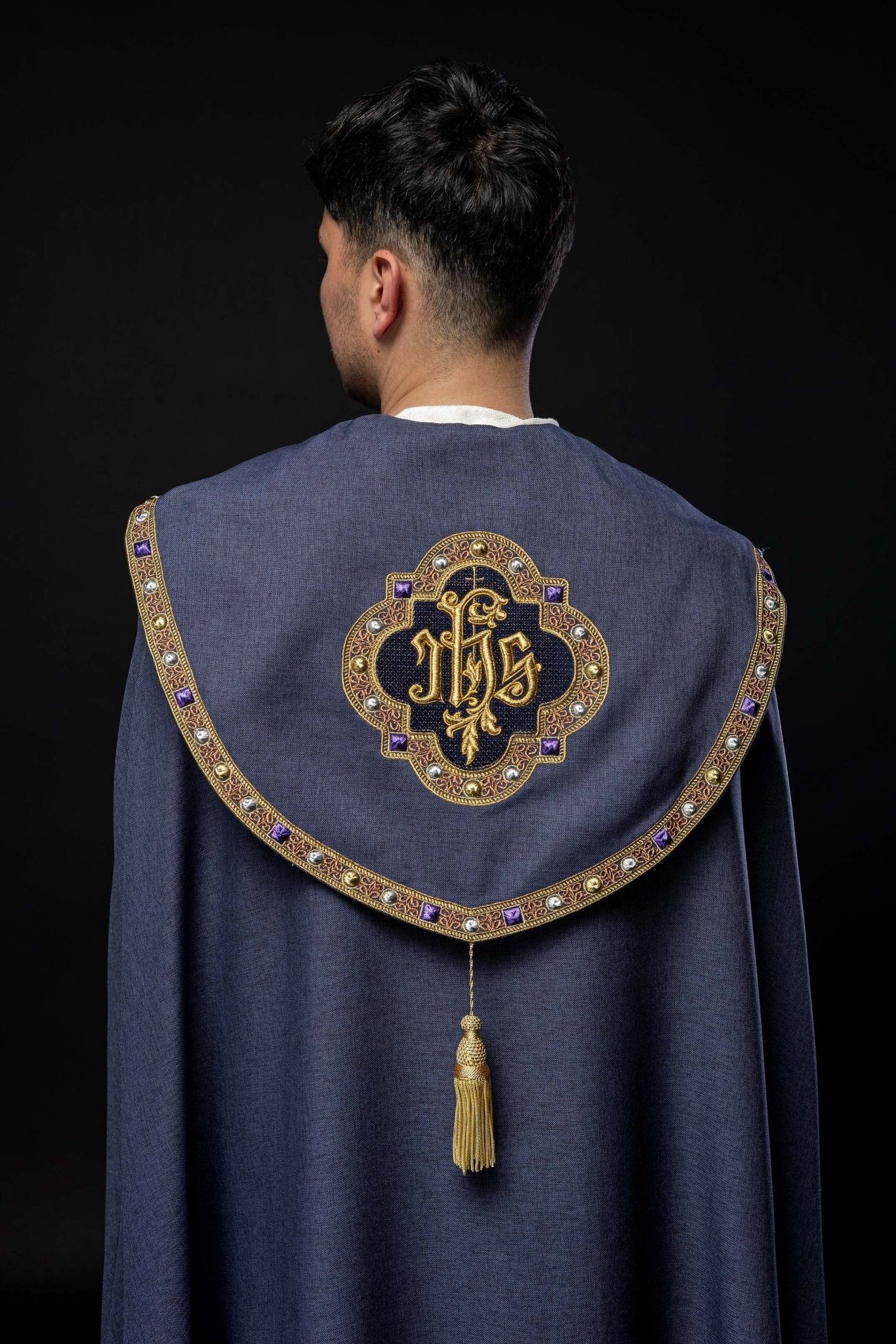 Chapelle liturgique violette avec IHS doré S - 3067 - 03 - 70 150cm - CHASUBLES.FR