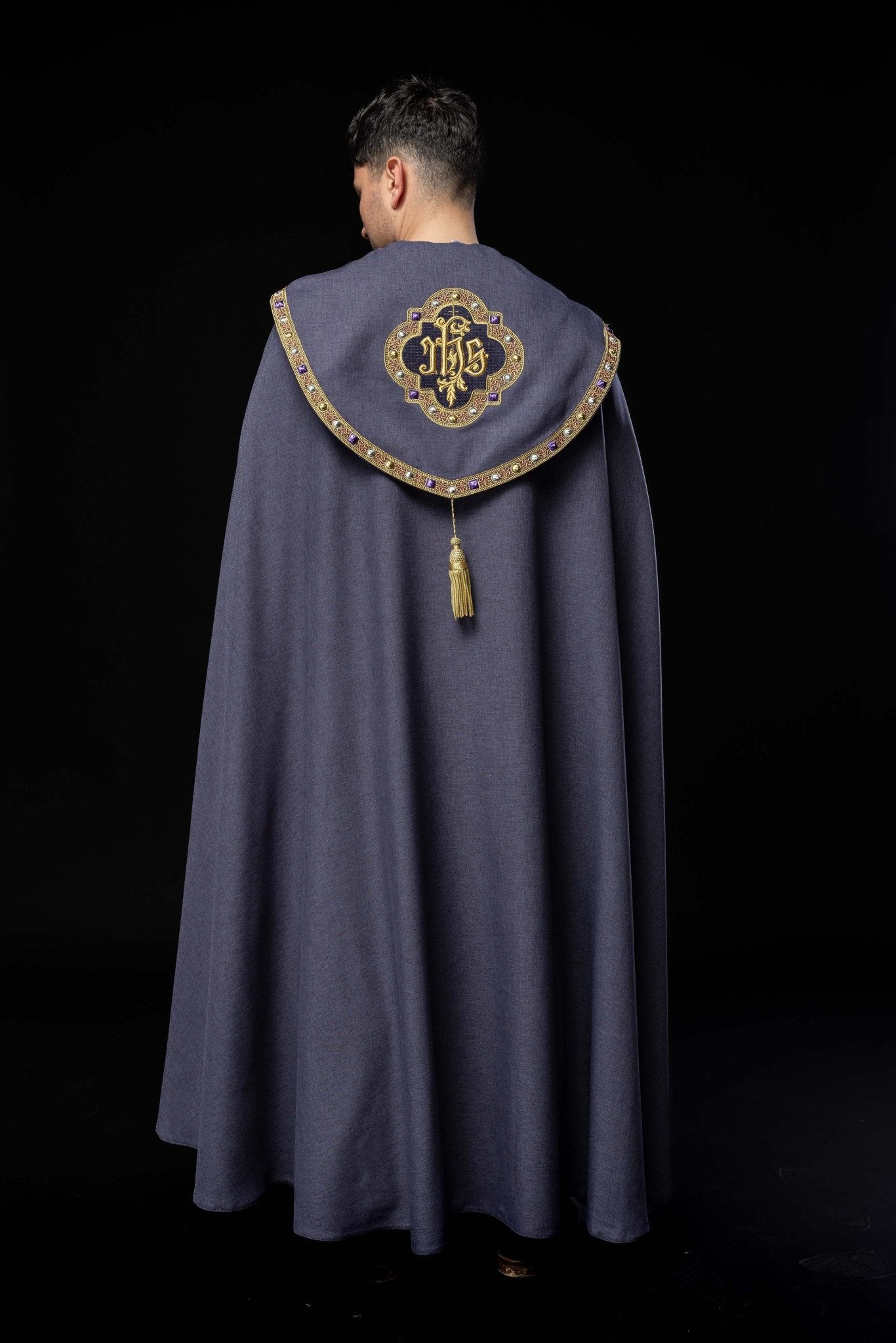 Chapelle liturgique violette avec IHS doré S - 3067 - 03 - 70 150cm - CHASUBLES.FR
