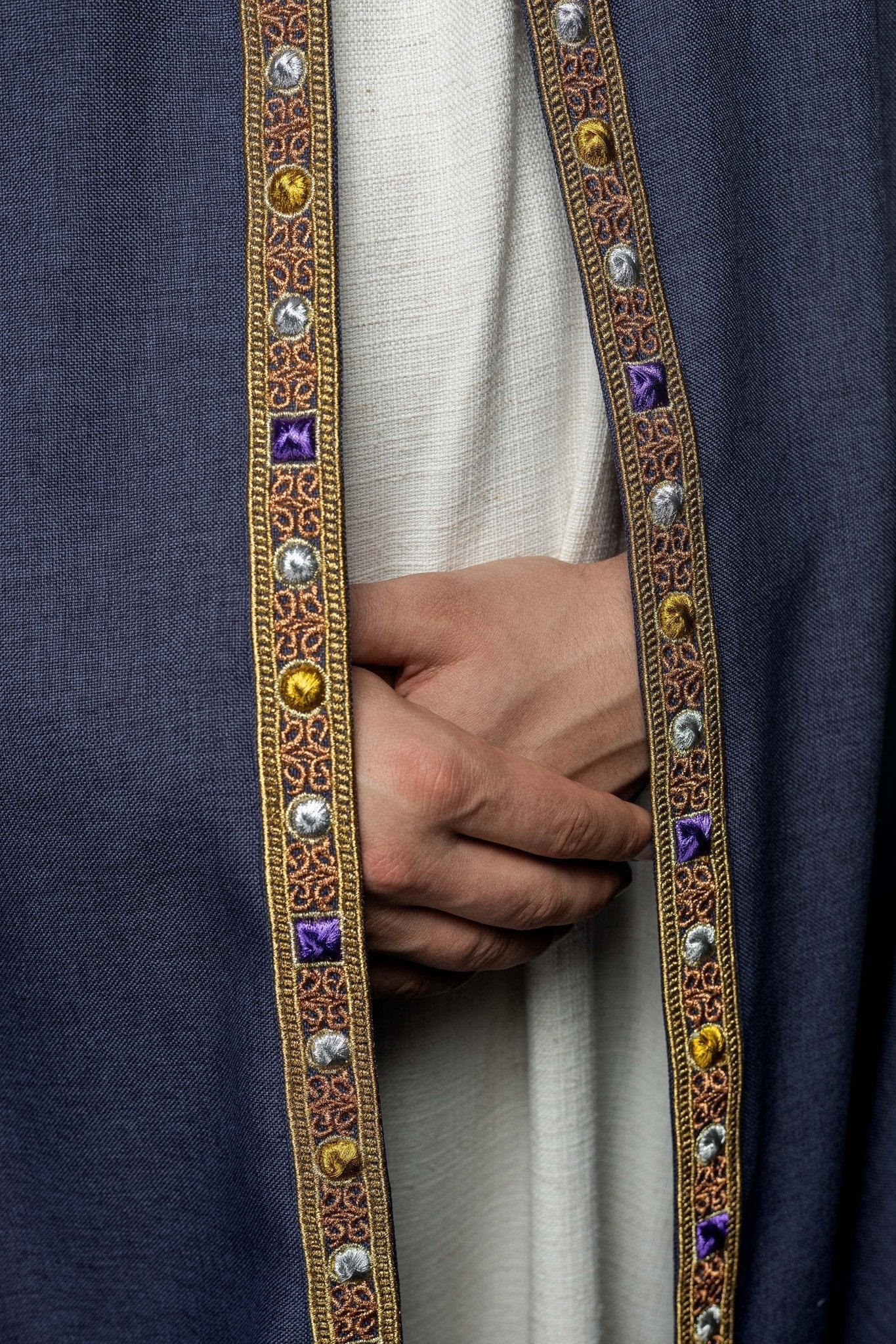 Chapelle liturgique violette avec IHS doré S - 3067 - 03 - 70 150cm - CHASUBLES.FR