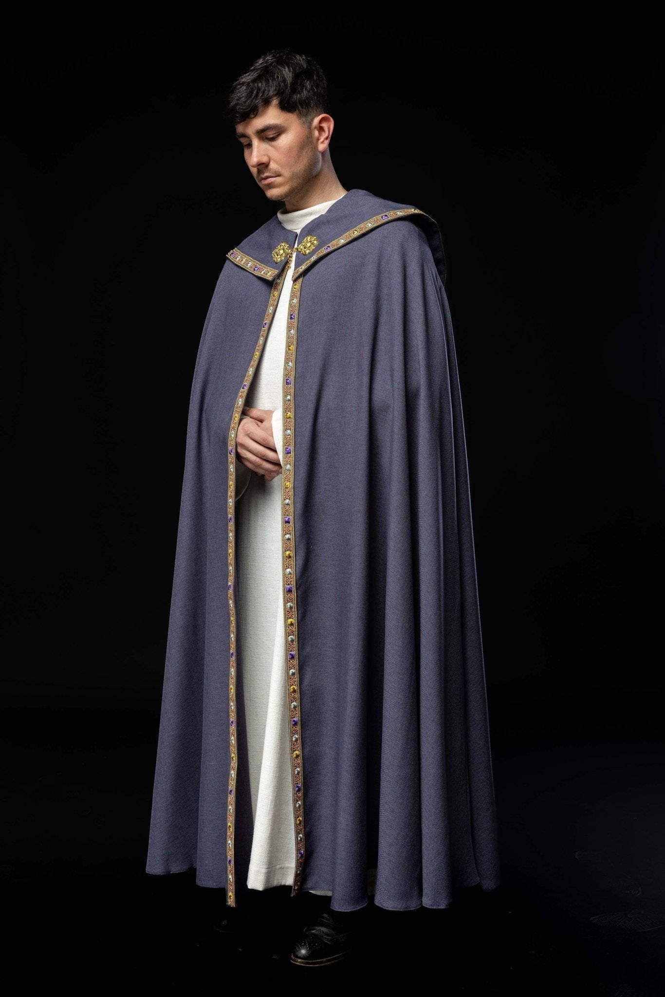 Chapelle liturgique violette avec IHS doré S - 3067 - 03 - 70 150cm - CHASUBLES.FR