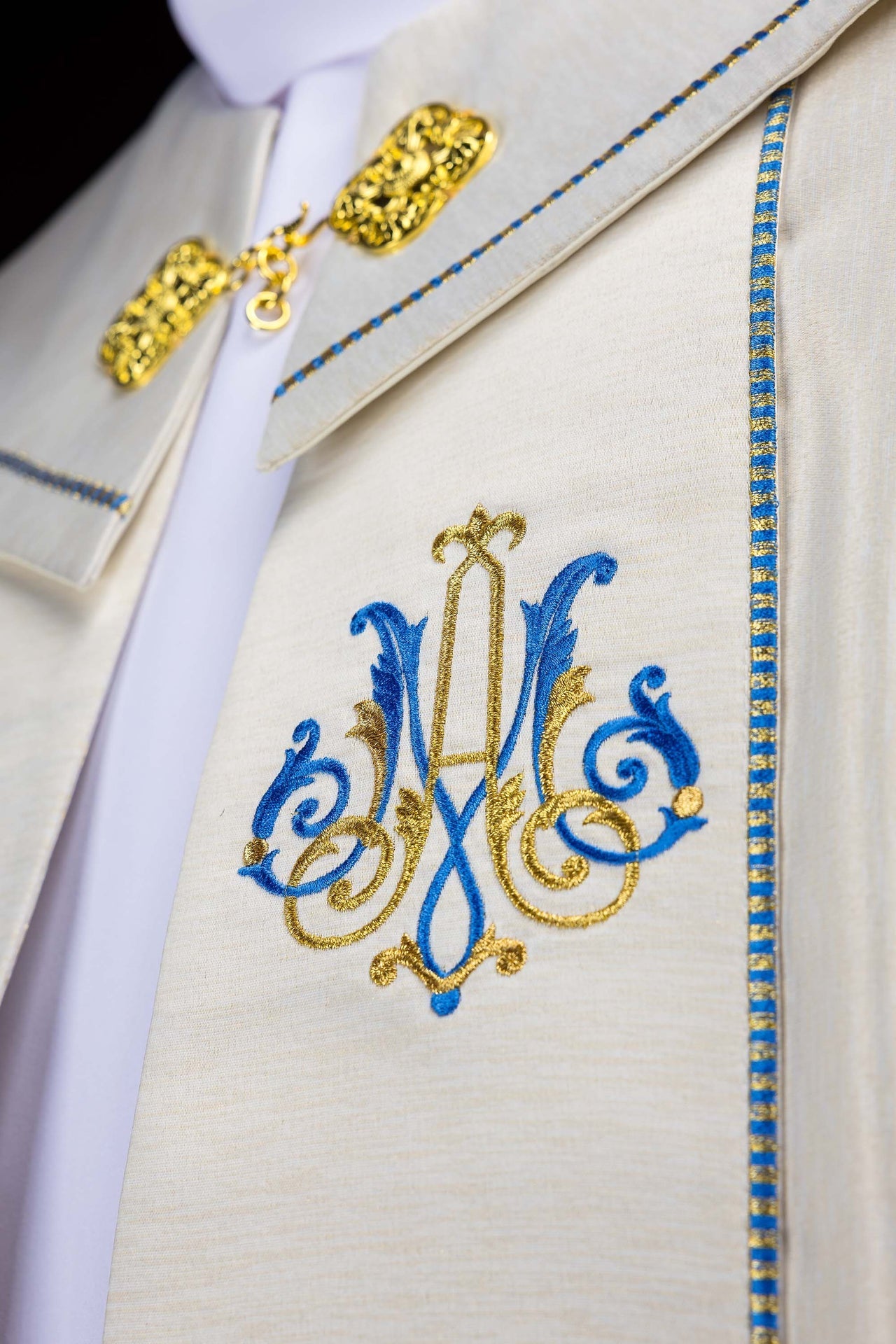 Chapelle mariale brodée écrue KDT/3043/05/54 ECRU 150CM - CHASUBLES.FR